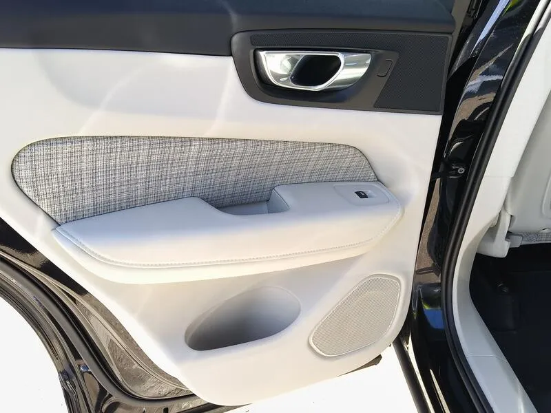 Volvo XC60 2.0 B4 D Core - foto 36