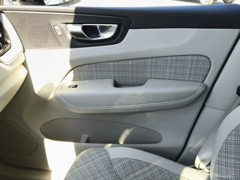 Volvo XC60 2.0 B4 D Core - foto 21