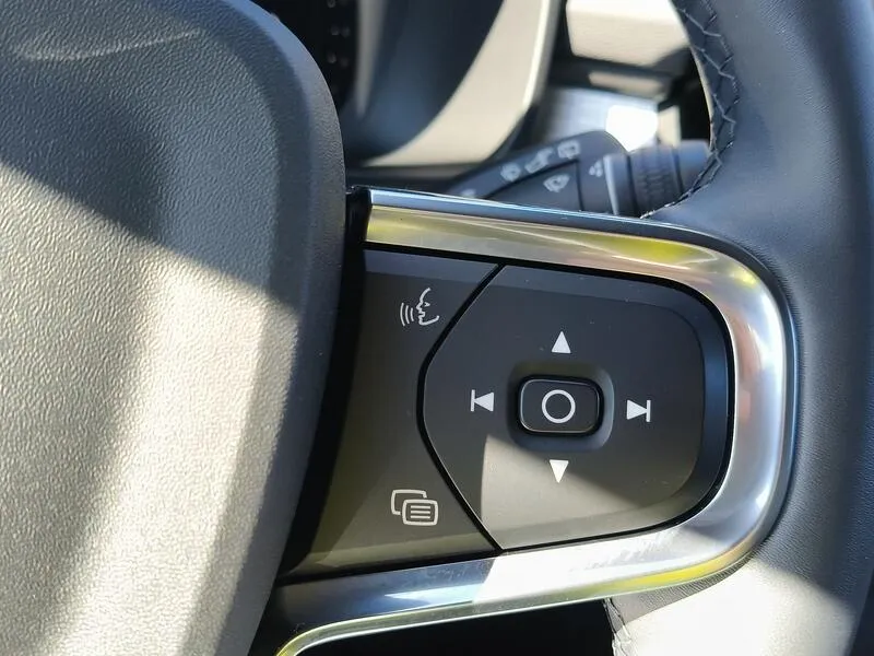 Volvo XC40 2.0 B3 G Core - foto 24