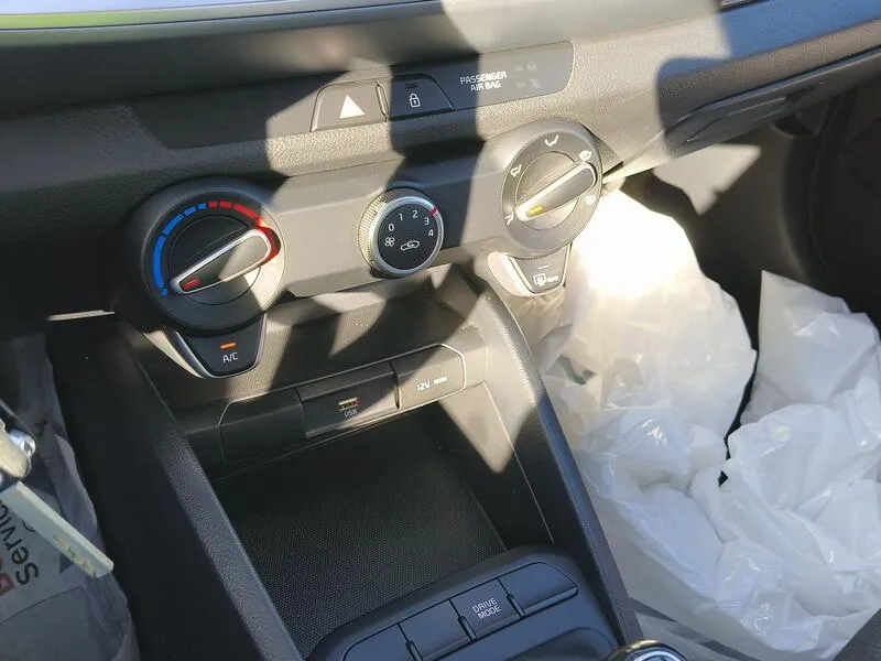 Kia Stonic 1.0 T-GDi MHEV iMT Concept - foto 12