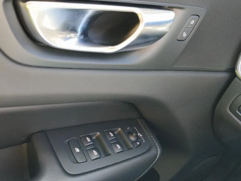 Volvo XC60 2.0 T6 AWD Recharge Inscription - foto 30