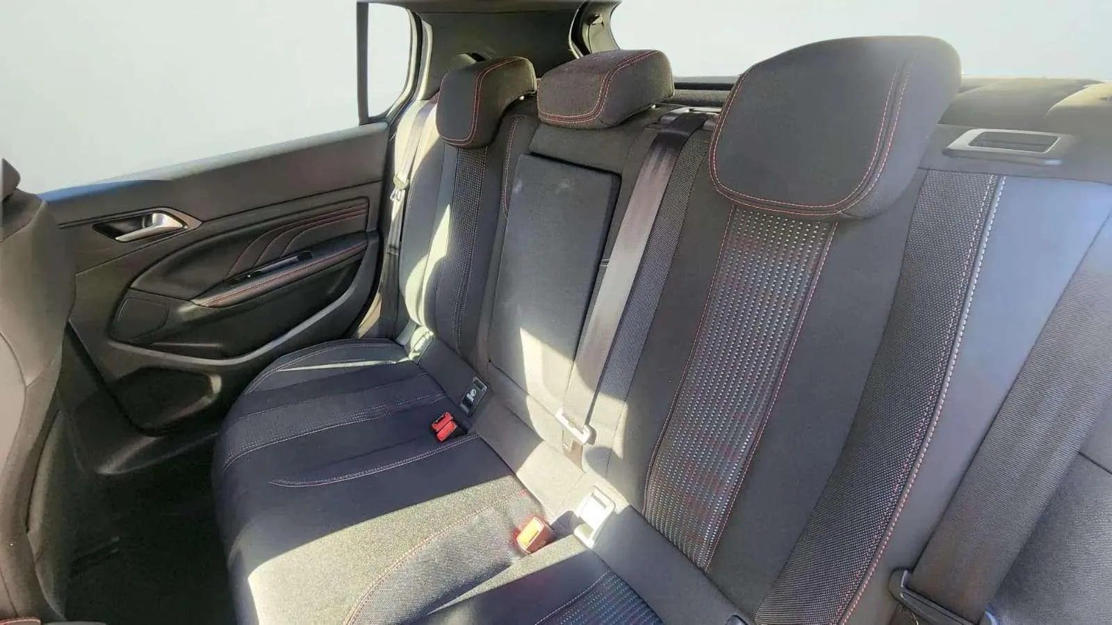 Peugeot 308 GT Line 1.2 PureTech - foto 24