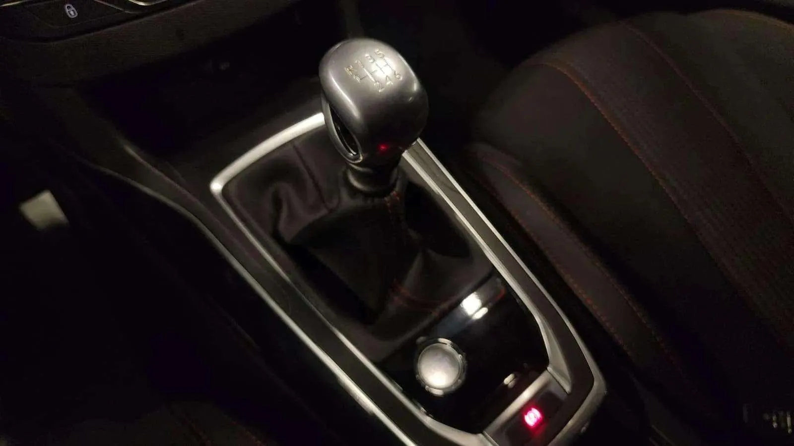 Peugeot 308 GT Line 1.2 PureTech - foto 21