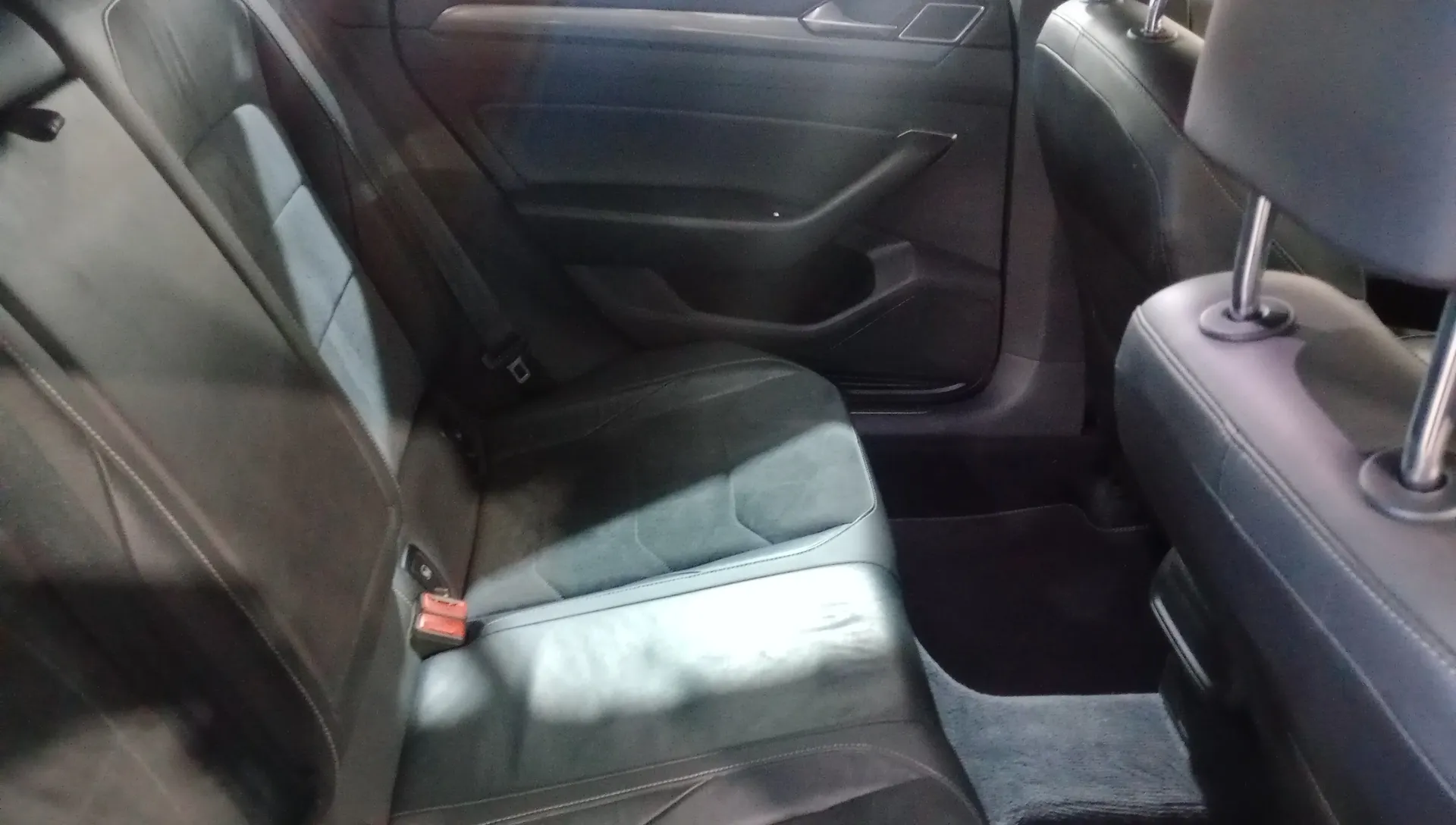Volkswagen Arteon 2.0 TDI DSG - foto 12