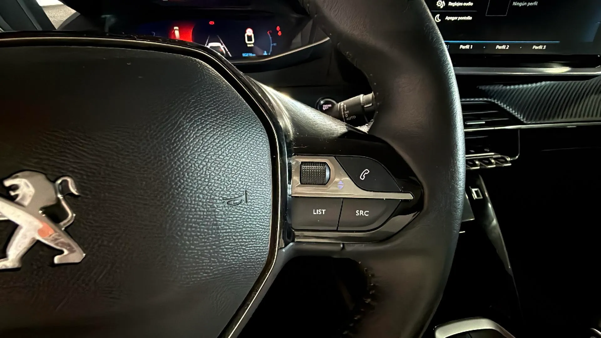 Peugeot 2008 Active Pack PureTech 100 BVM6 - foto 12