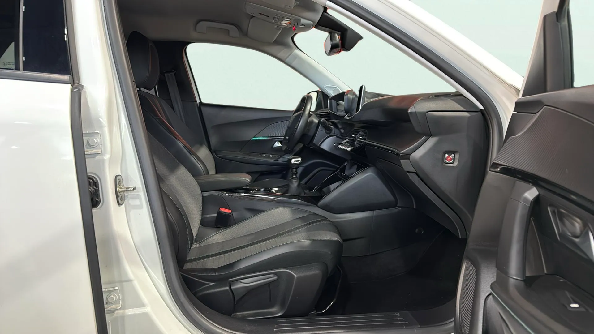 Peugeot 2008 Active Pack PureTech 100 BVM6 - foto 28
