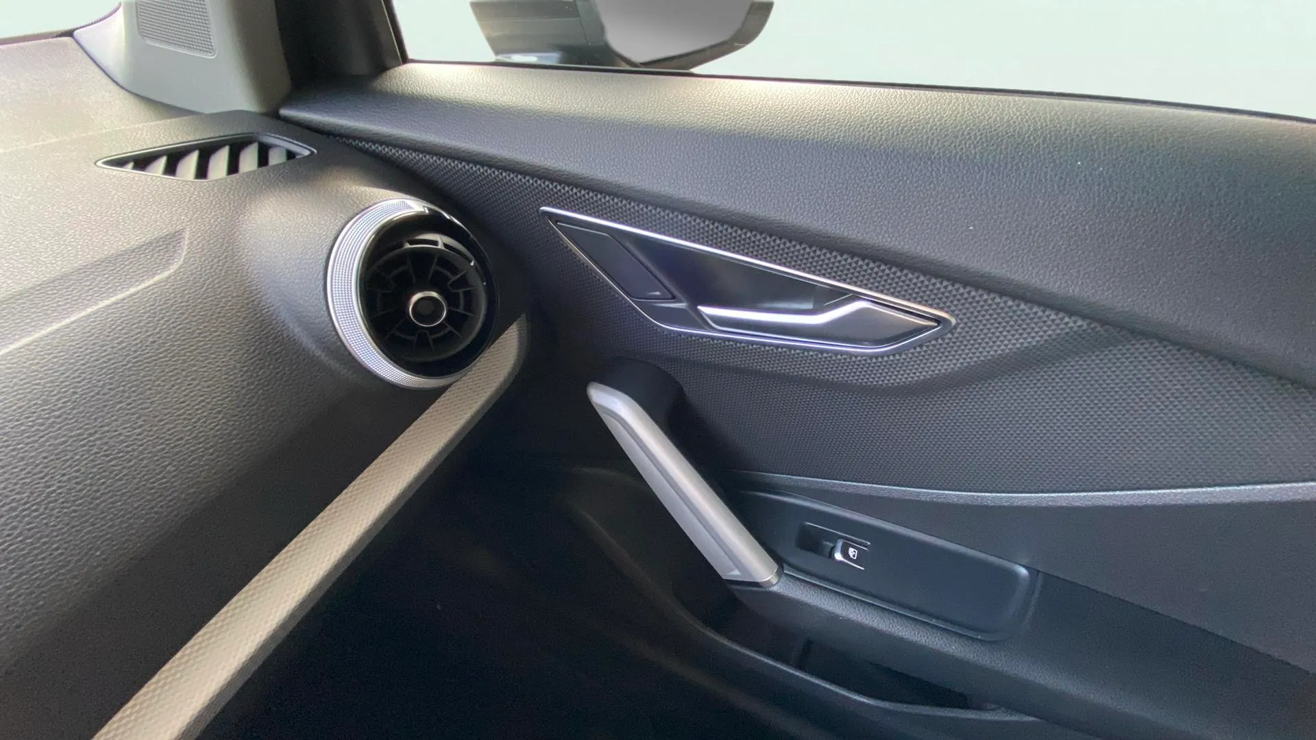 Audi Q2 S line 30 TDI - foto 33