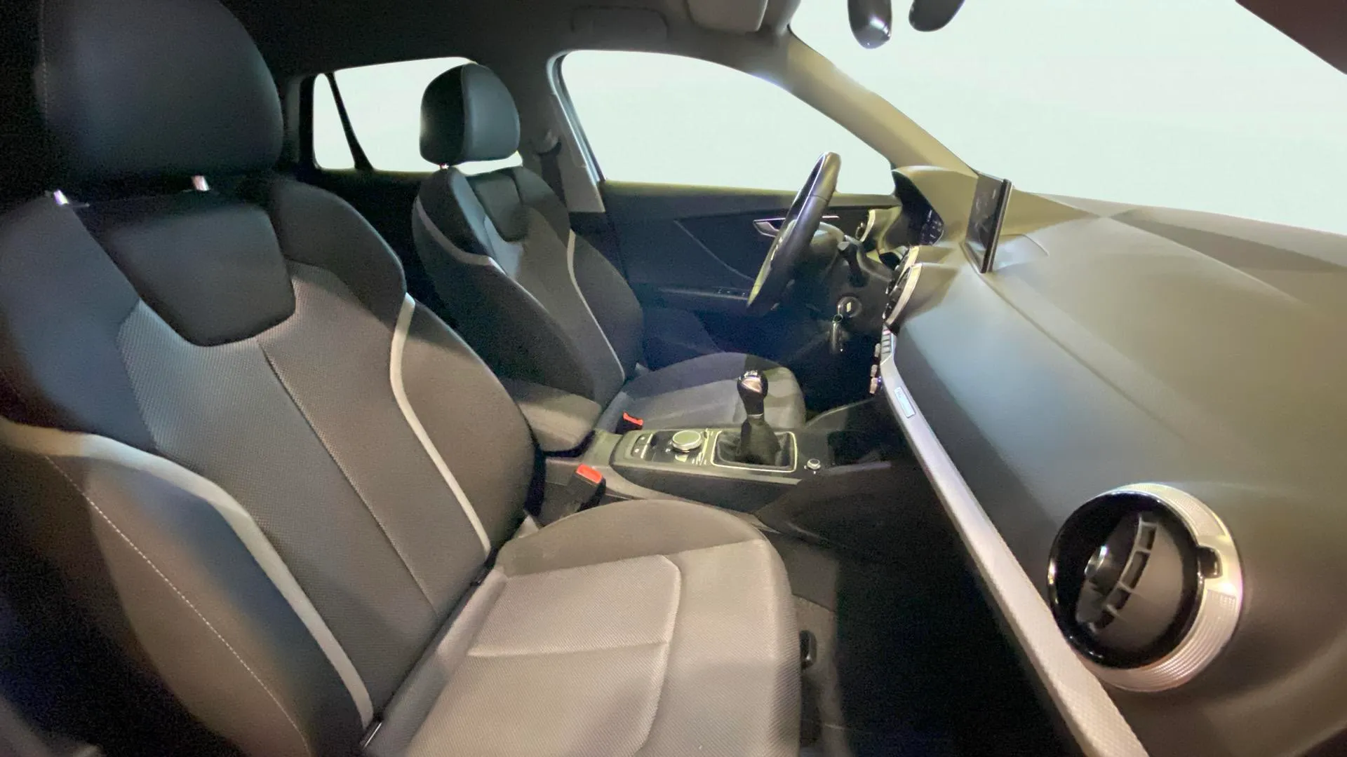 Audi Q2 S line 30 TDI - foto 12