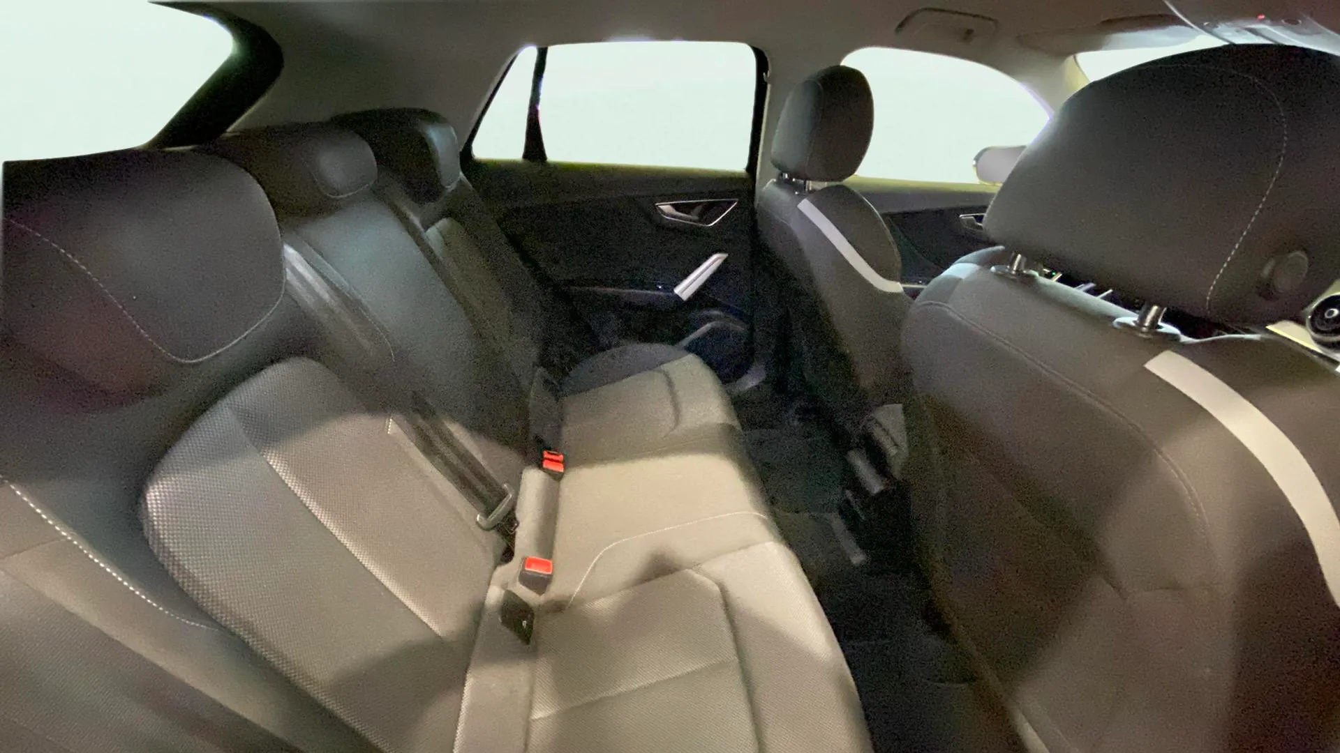 Audi Q2 S line 30 TDI - foto 15