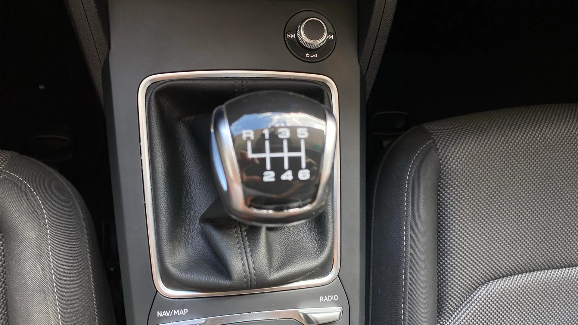 Audi Q2 S line 30 TDI - foto 30