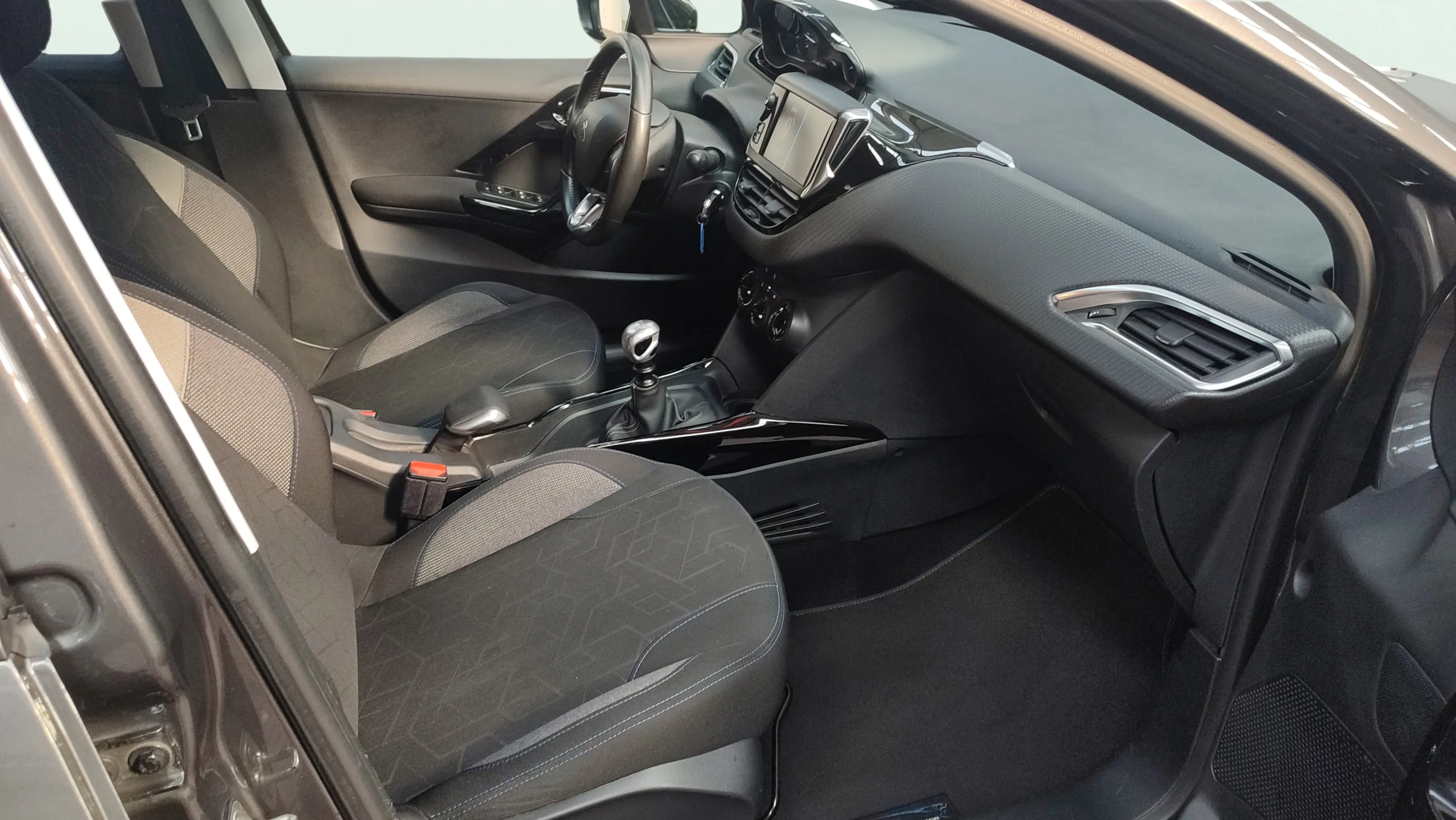 Peugeot 2008 Signature PureTech 110 - foto 20