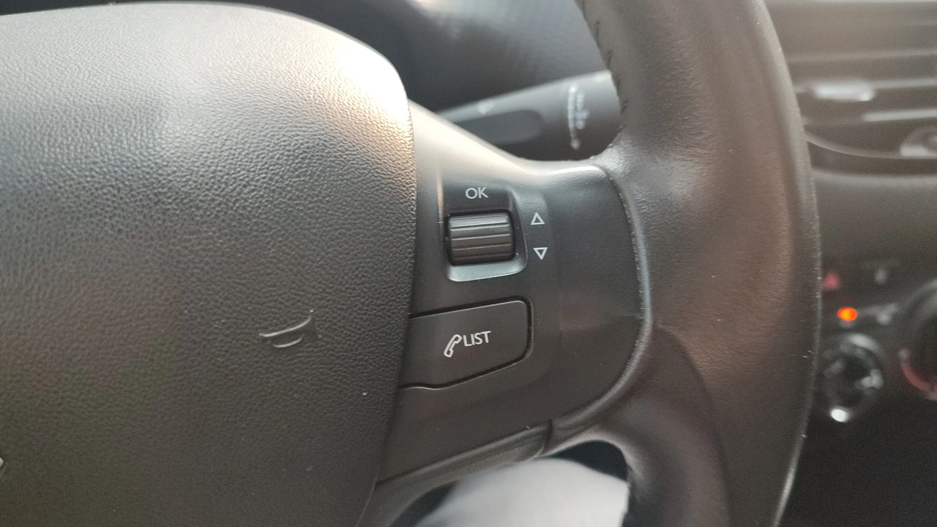 Peugeot 2008 Signature PureTech 110 - foto 17
