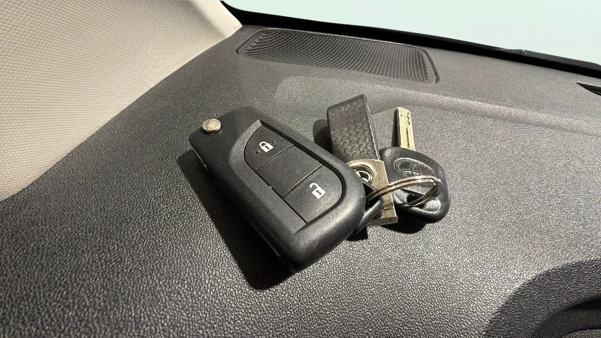 Toyota Aygo 1.0 70 x-cite JBL - foto 14