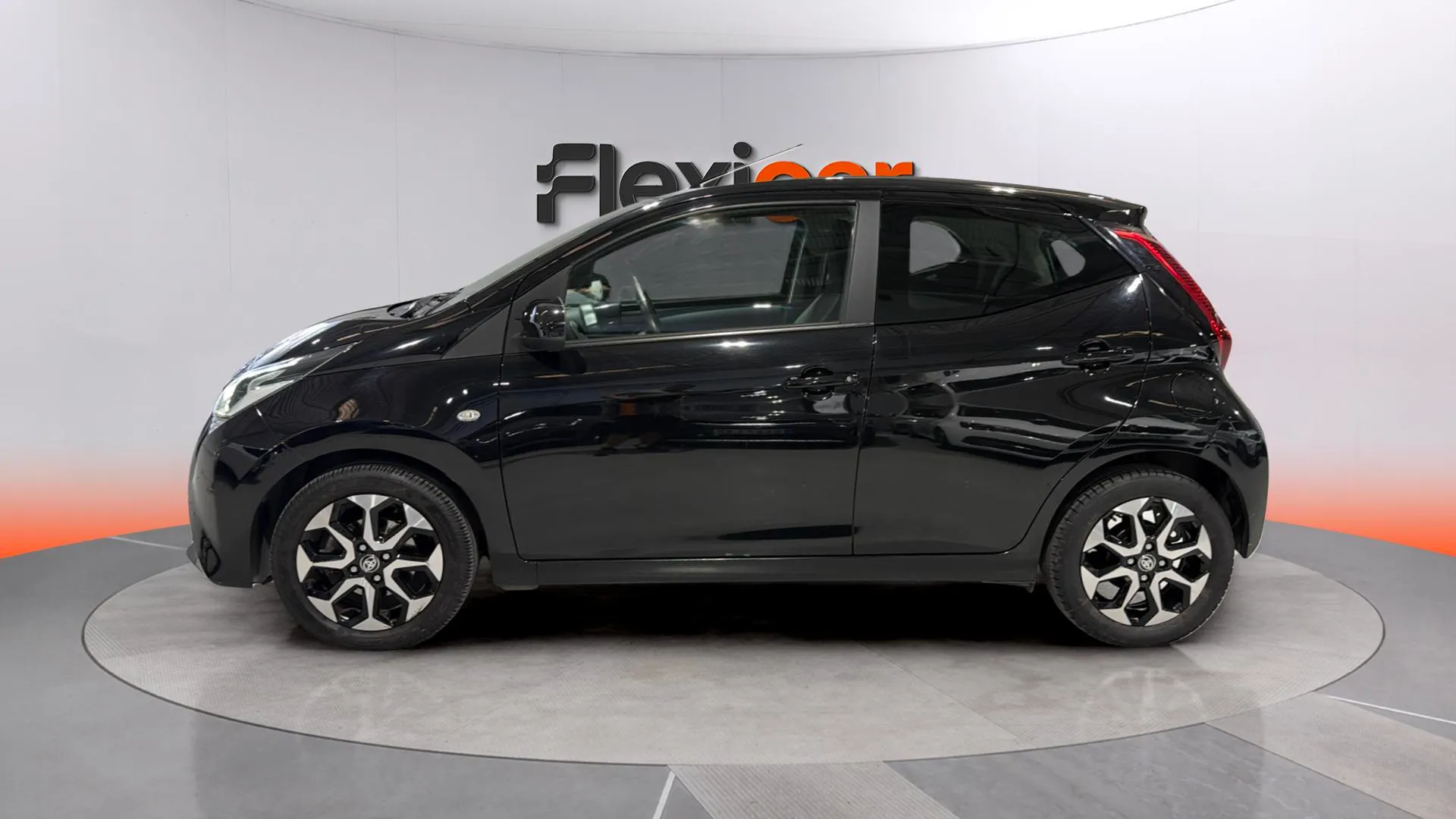 Toyota Aygo 1.0 70 x-cite JBL - foto 4