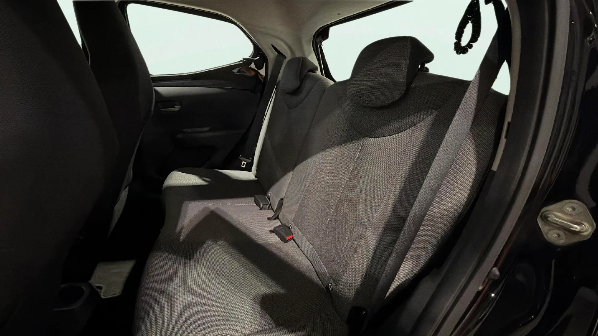 Toyota Aygo 1.0 70 x-cite JBL - foto 17