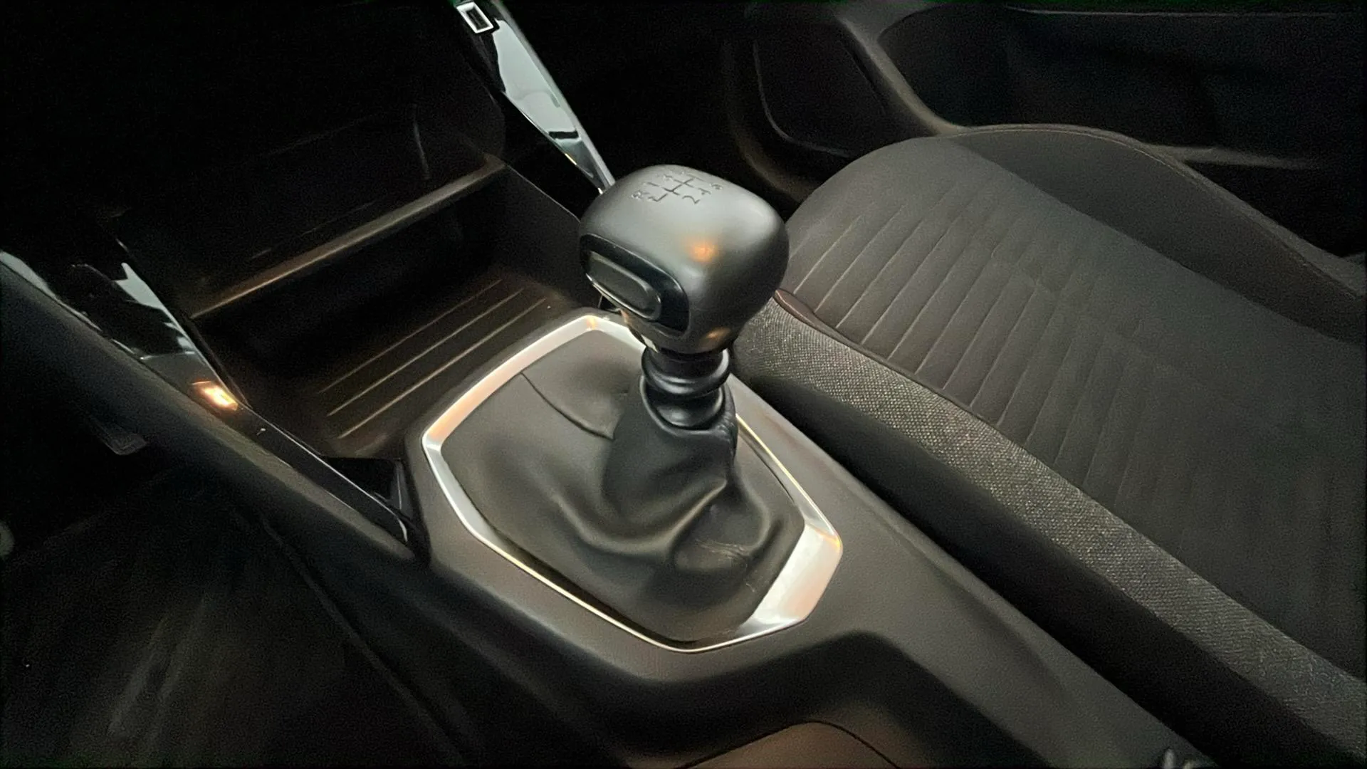 Peugeot 208 PureTech Active Pack - foto 27