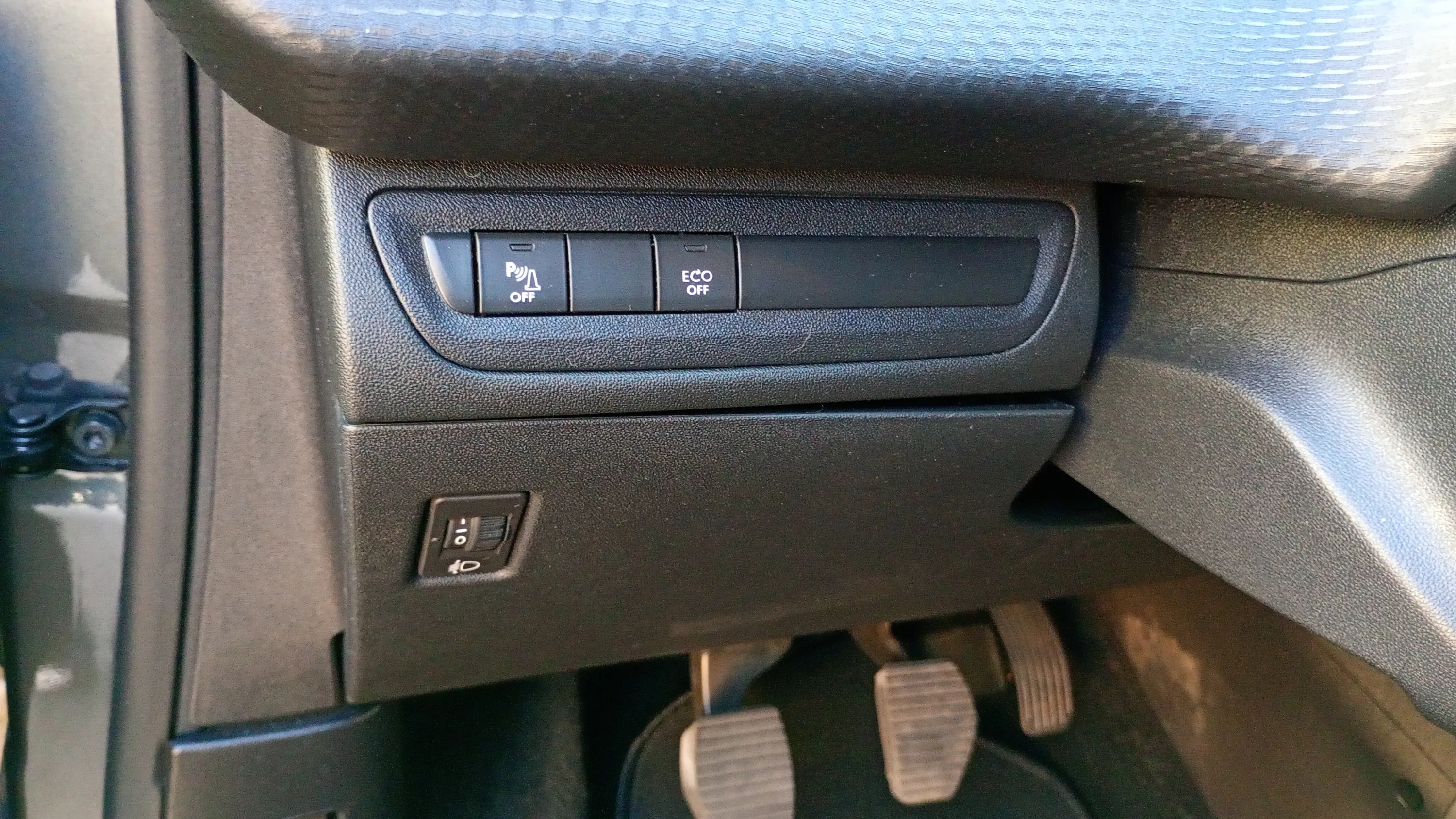 Peugeot 208 Signature BlueHDi - foto 17
