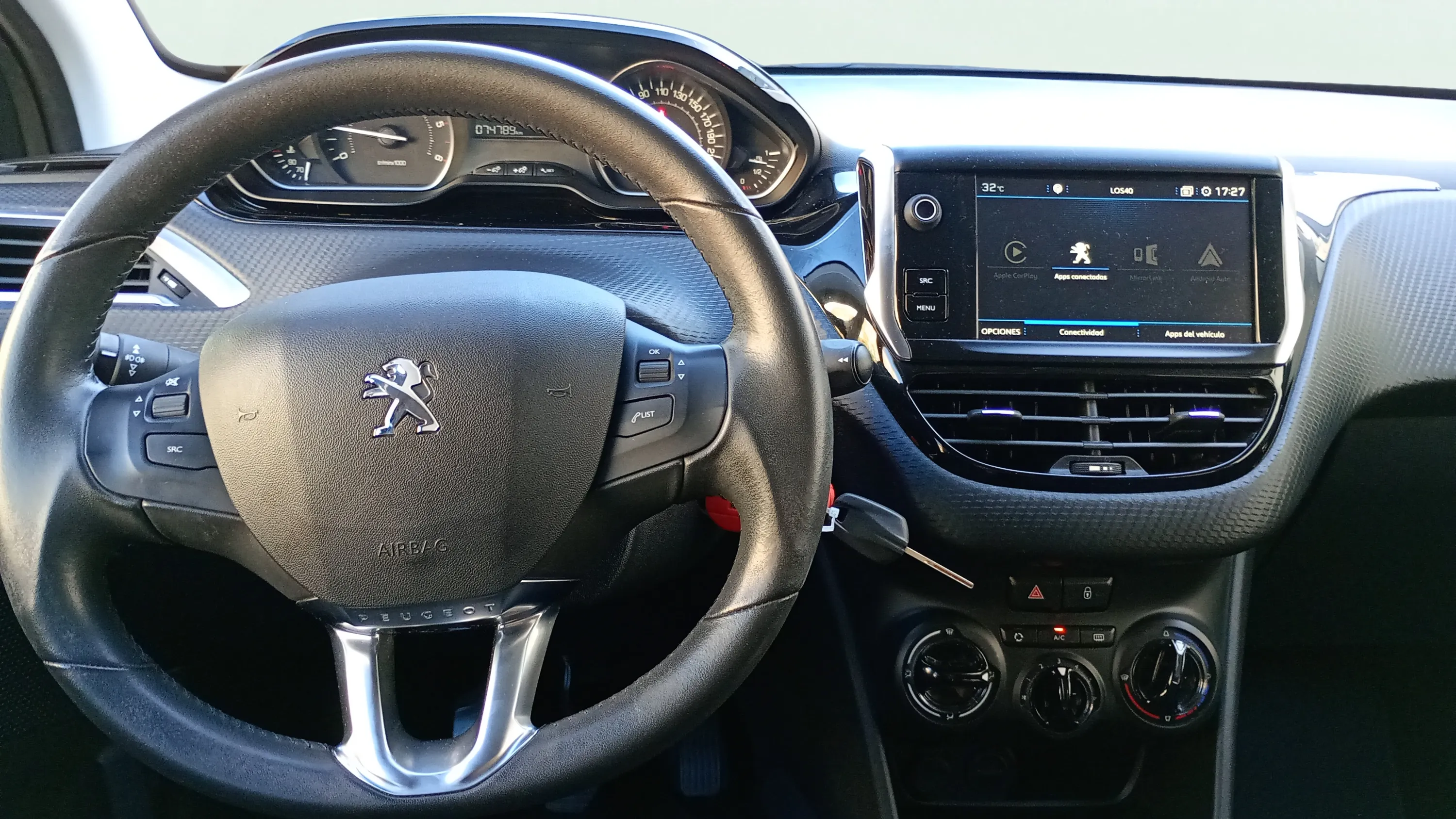 Peugeot 208 Signature BlueHDi - foto 7