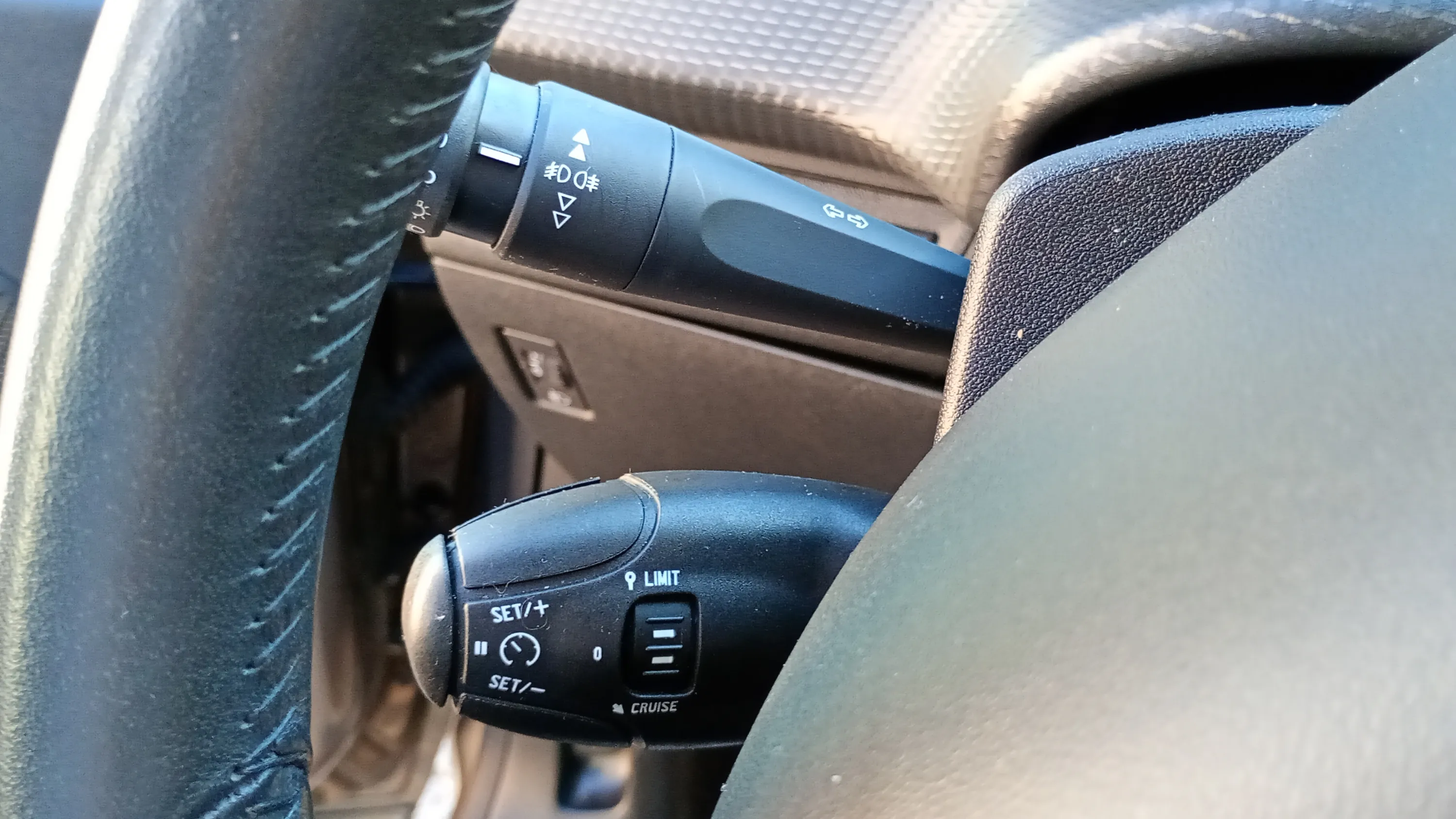 Peugeot 208 Signature BlueHDi - foto 20