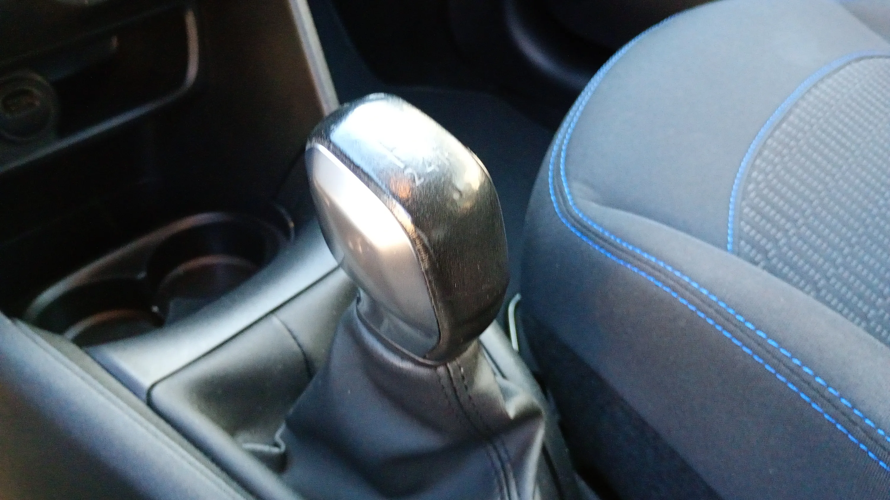 Peugeot 208 Signature BlueHDi - foto 26