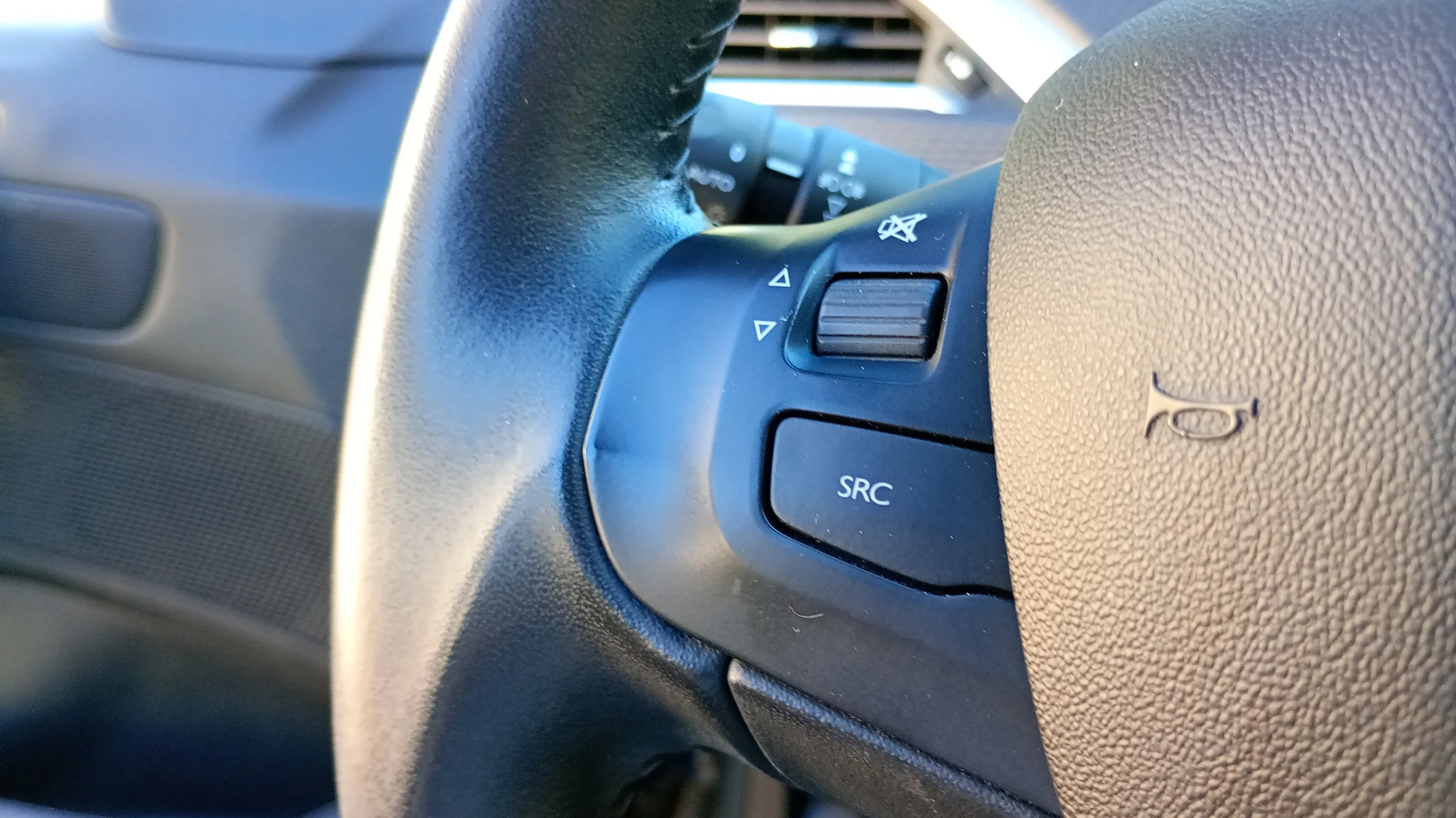 Peugeot 208 Signature BlueHDi - foto 18