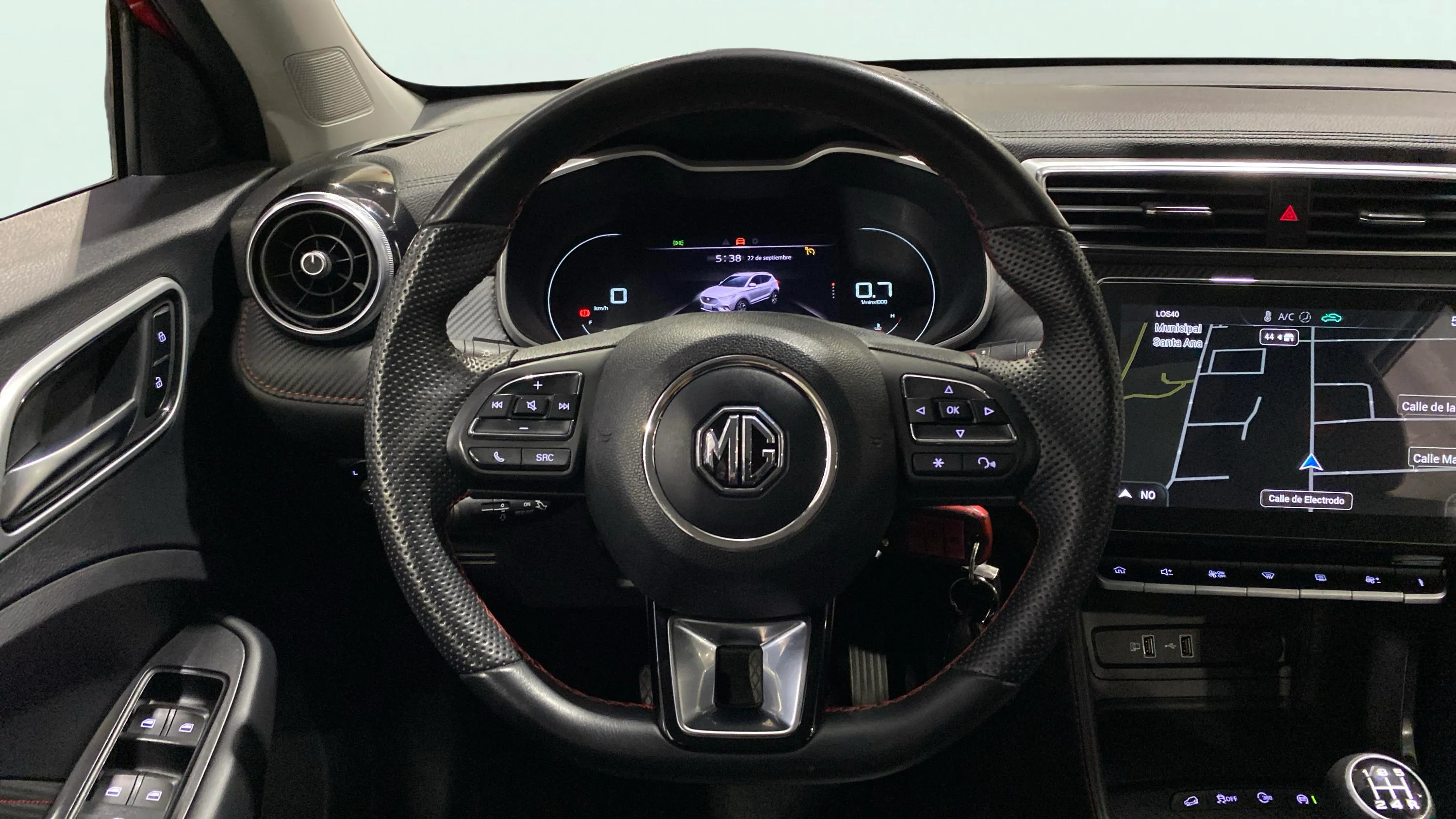 MG ZS 1.5 Luxury - foto 19