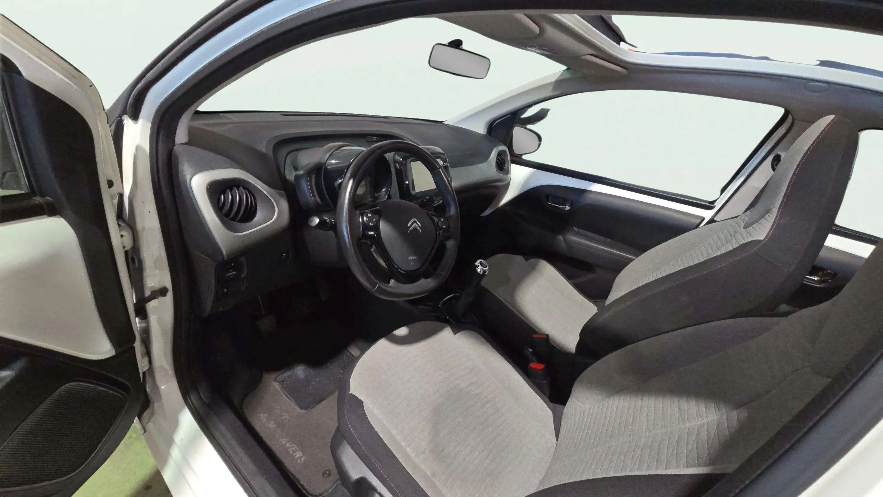 Citroën C1 Airscape PureTech Shine - foto 11