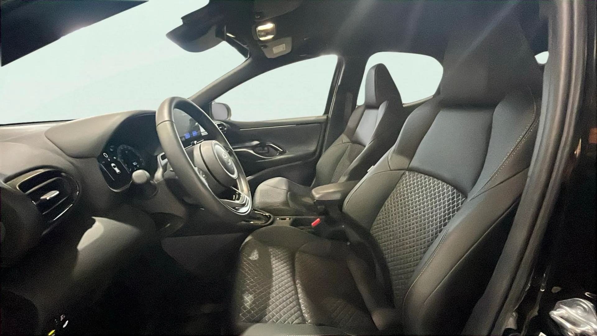 Toyota Yaris 1.5 120H Style - foto 18