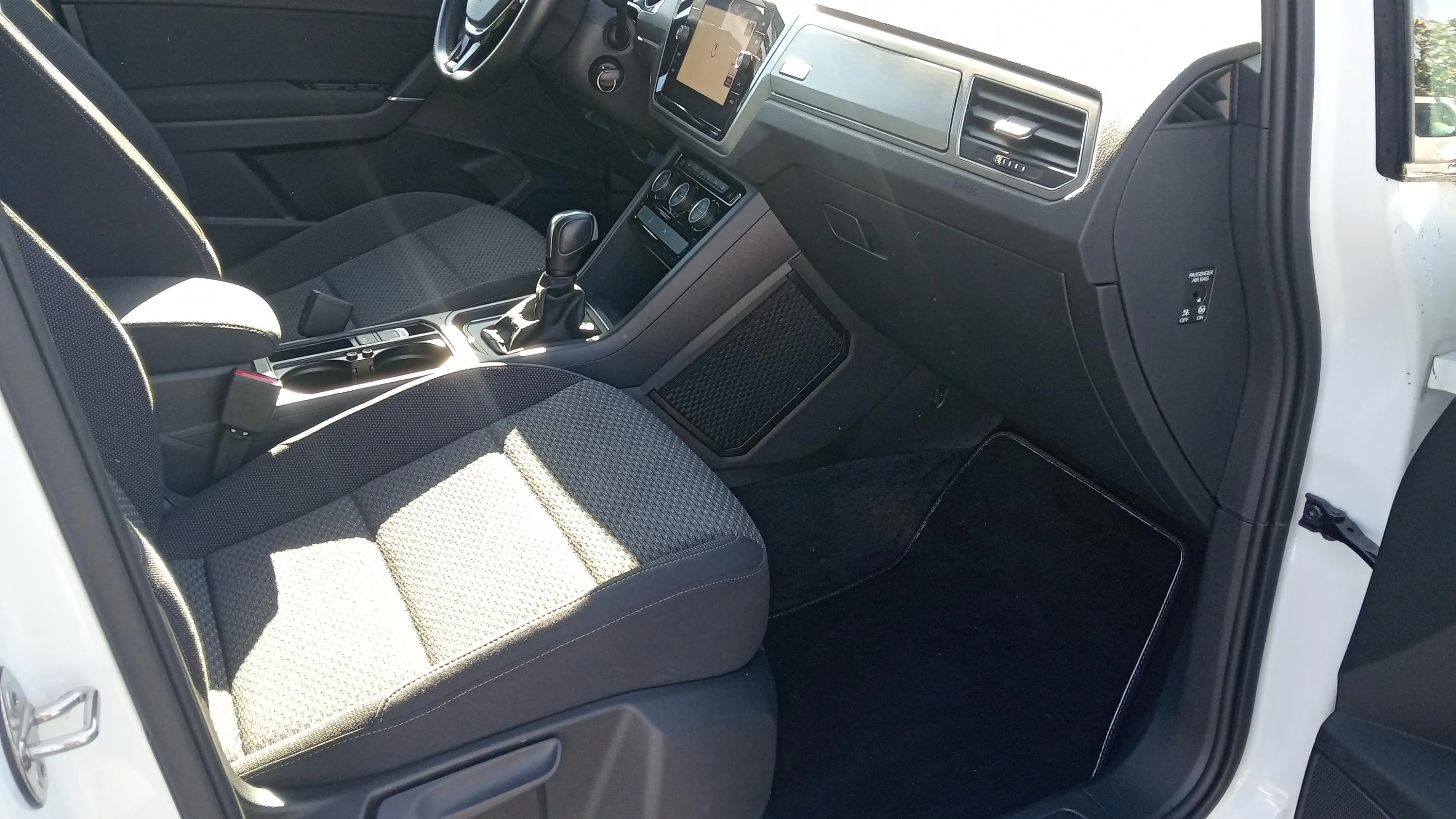Volkswagen Touran Advance 2.0 TDI DSG - foto 17