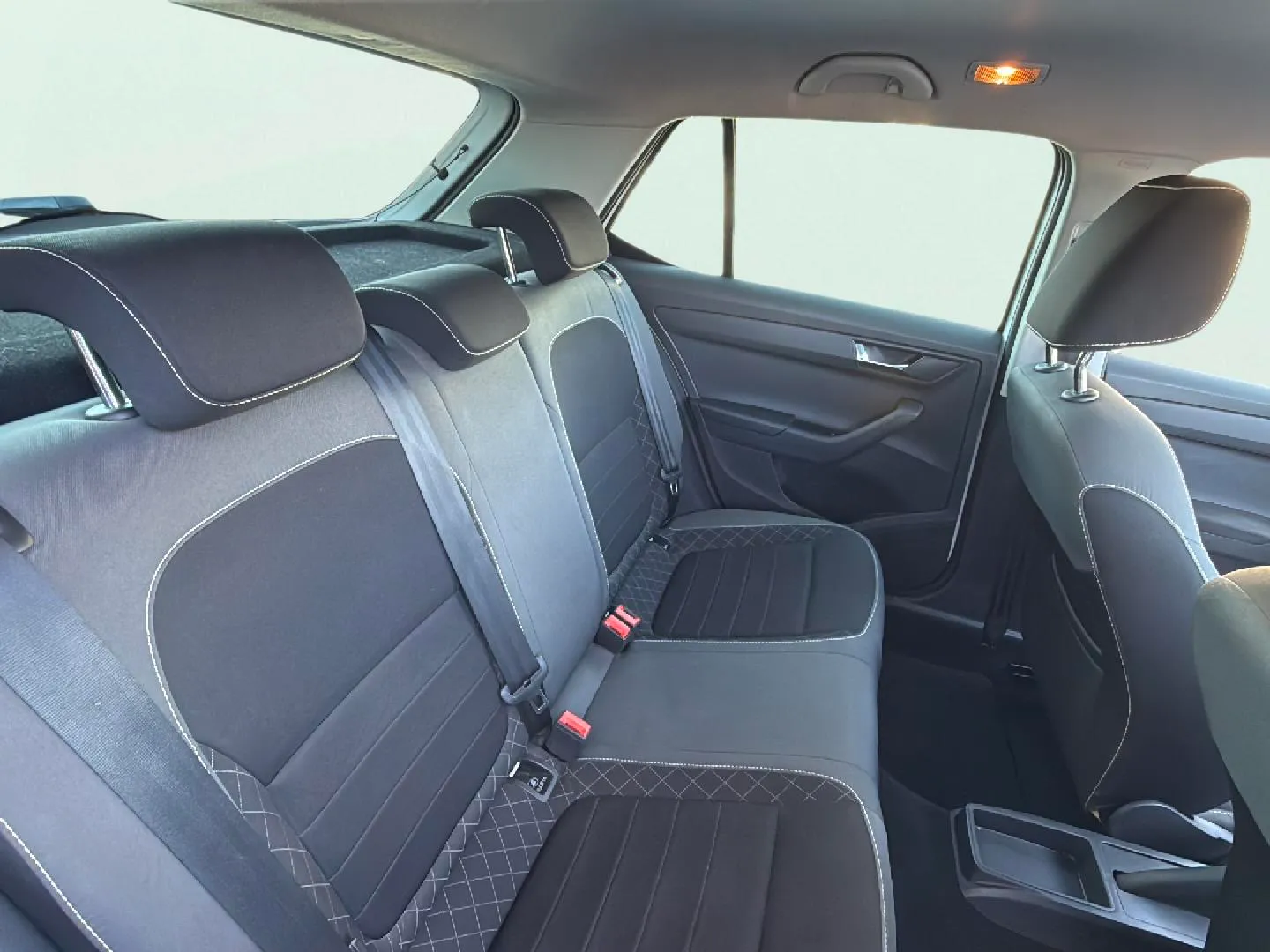Škoda Fabia 1.0 TSI Ambition - foto 16
