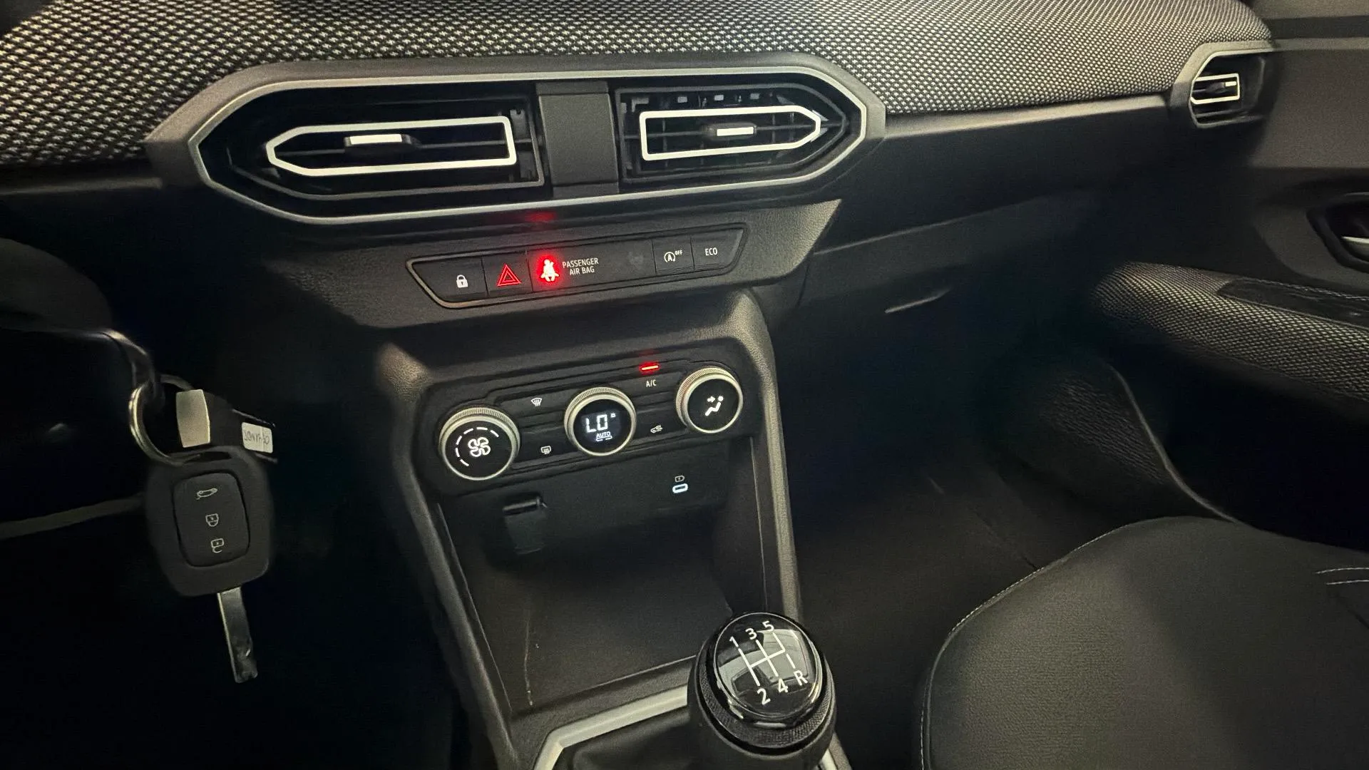 Dacia Sandero Essential SCe 65 - foto 17
