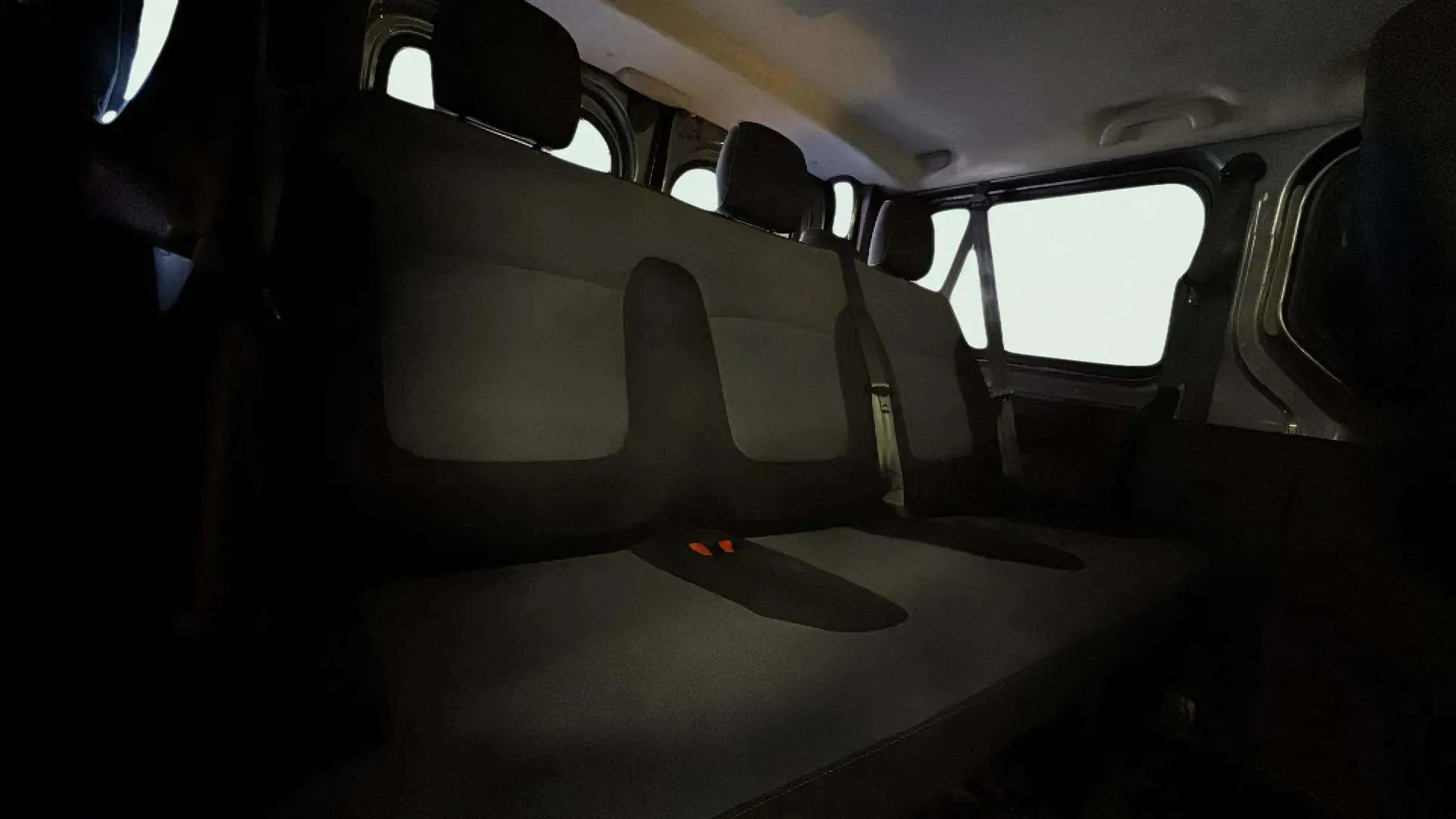 Opel Vivaro 1.6 CDTI L1 2.7t Combi Plus-9 - foto 12