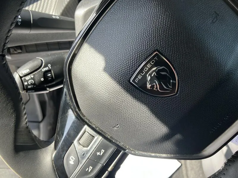 Peugeot 2008 Allure 1.2 PureTech - foto 38