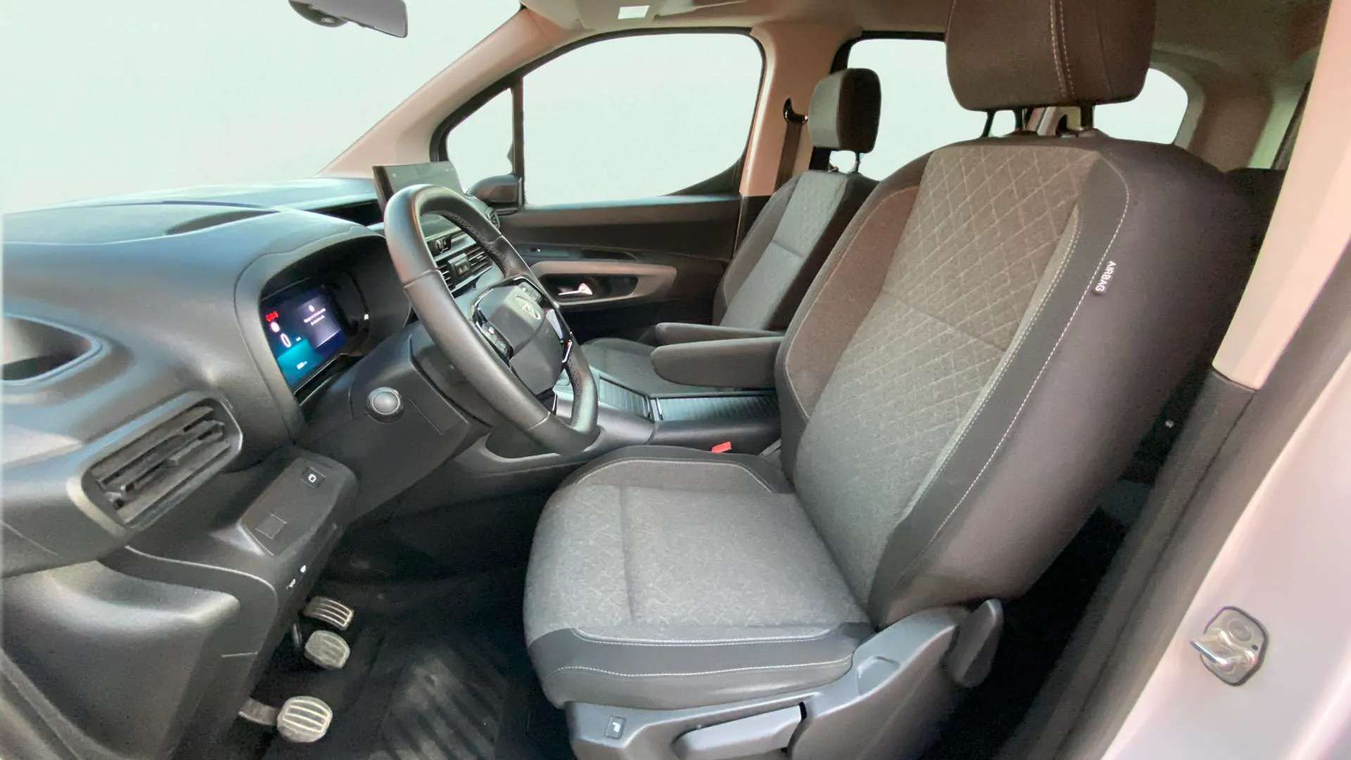 Opel Combo 1.5 Td MT6 €6.4 - foto 14