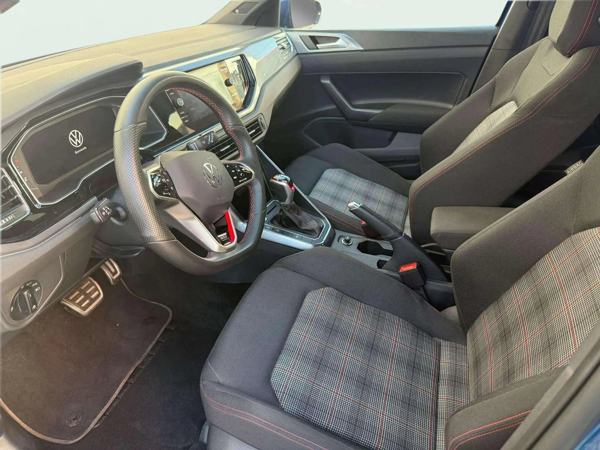 Volkswagen Polo GTI 2.0 TSI DSG - foto 12