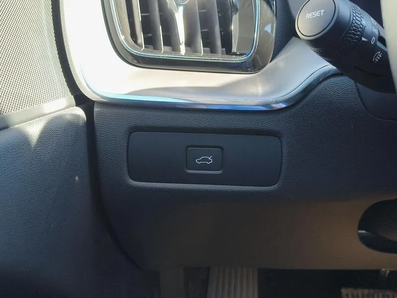 Volvo XC60 2.0 B4 D Core - foto 27
