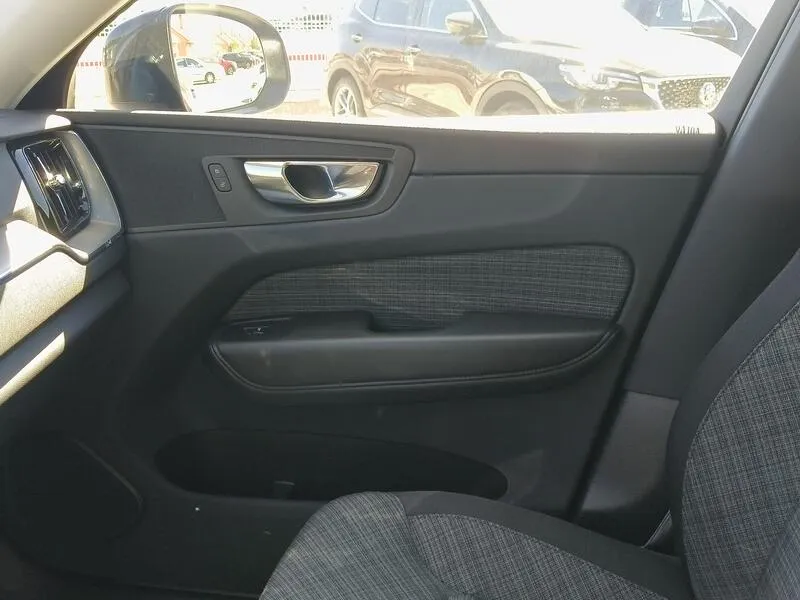 Volvo XC60 2.0 B4 D Core - foto 20