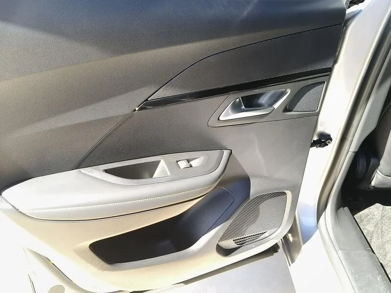 Peugeot 2008 GT BlueHDi 130 - foto 36