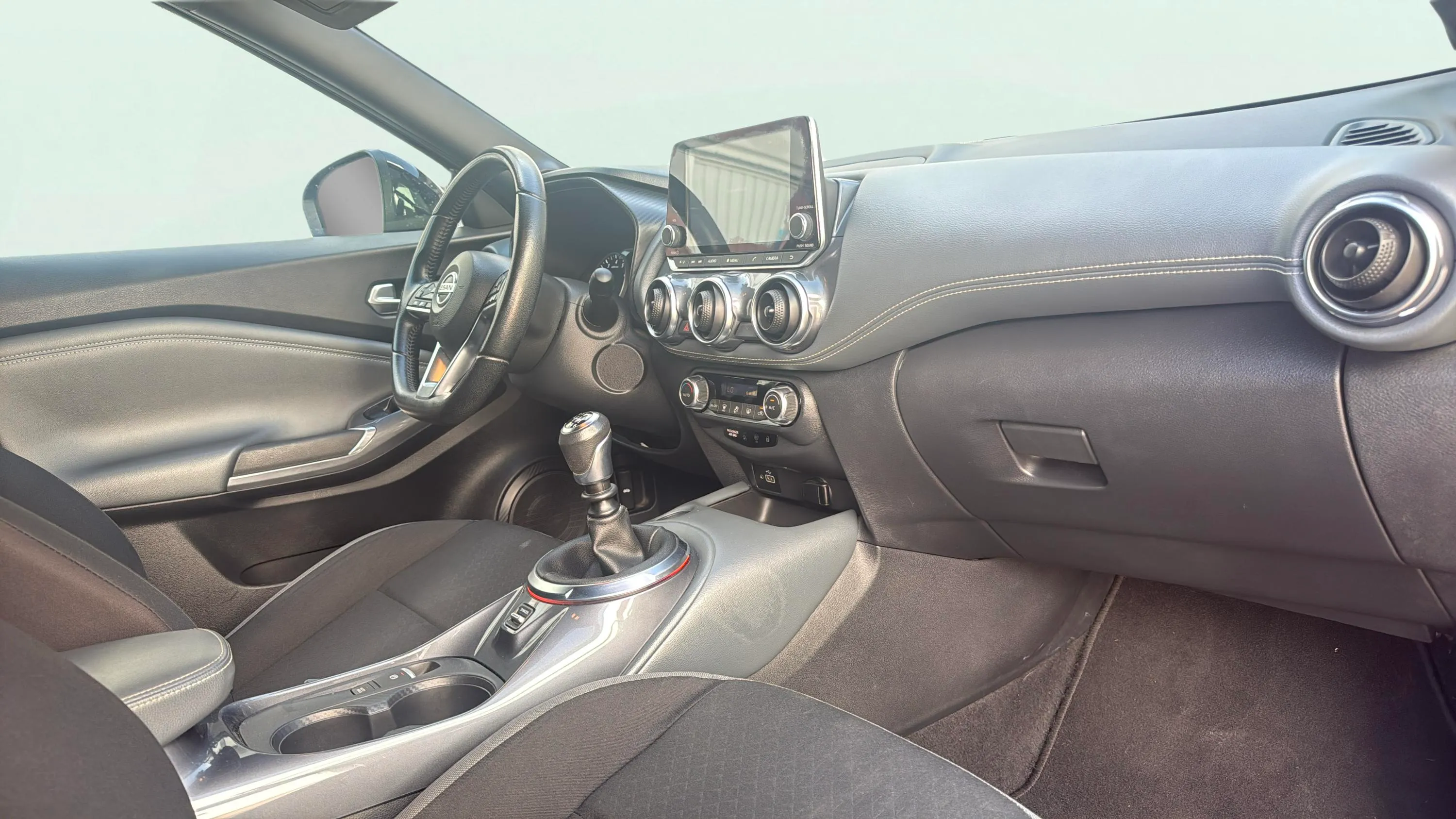 Nissan Juke DIG-T 6 M/T Acenta - foto 15