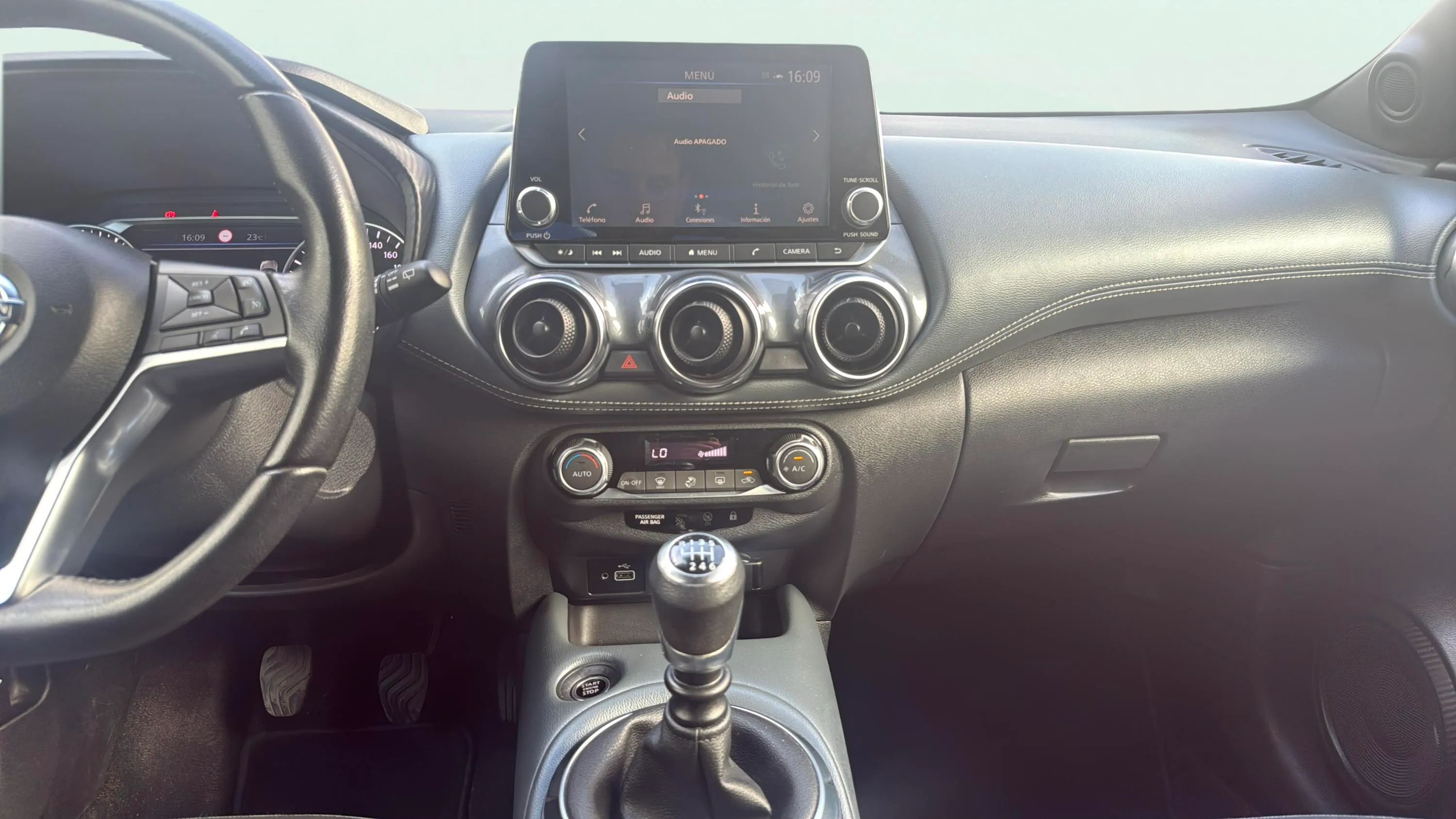 Nissan Juke DIG-T 6 M/T Acenta - foto 12