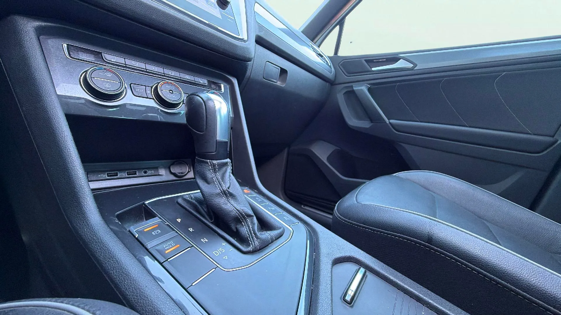Volkswagen Tiguan R-Line 1.5 TSI DSG - foto 29