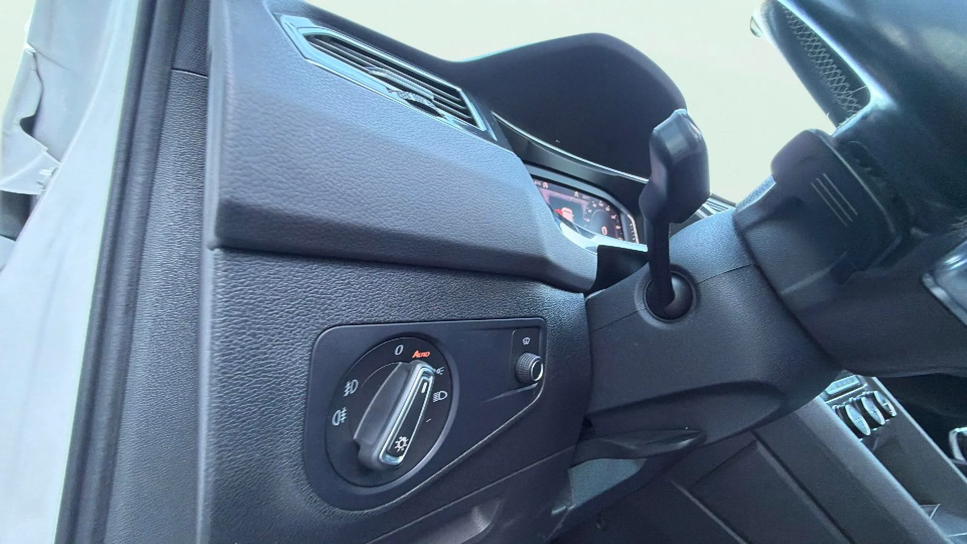 Volkswagen Tiguan R-Line 1.5 TSI DSG - foto 33