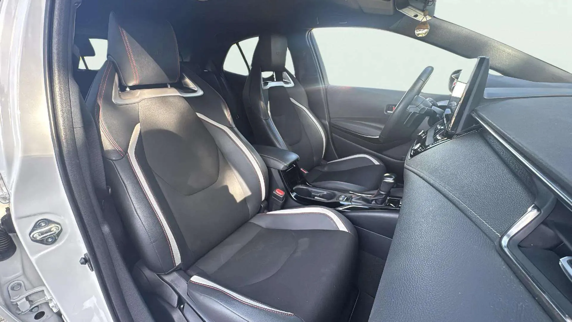 Toyota Corolla 200H GR-Sport - foto 13