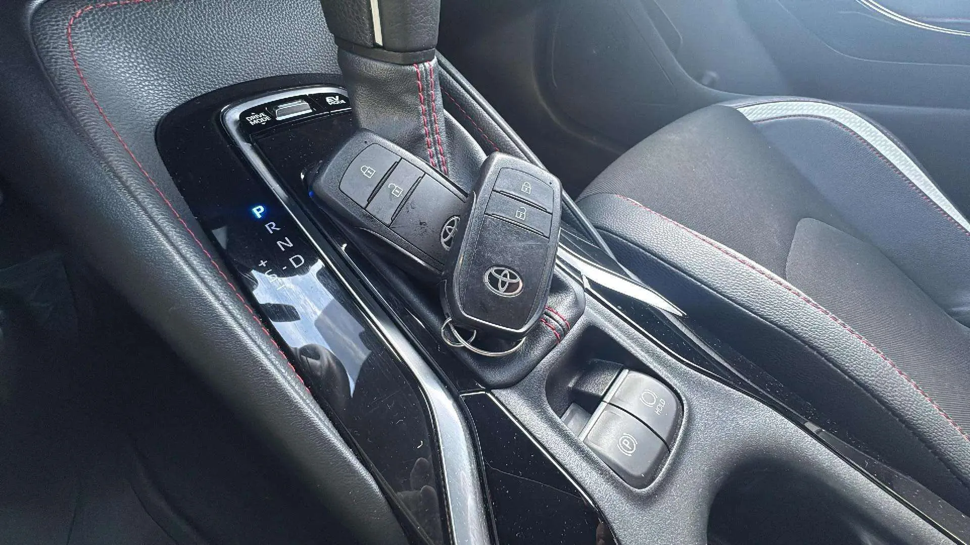 Toyota Corolla 200H GR-Sport - foto 26