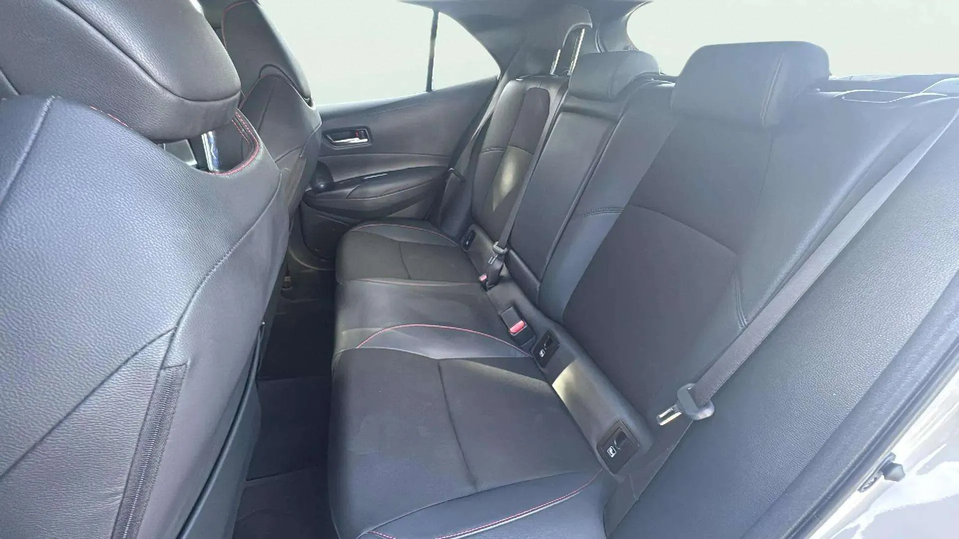 Toyota Corolla 200H GR-Sport - foto 15