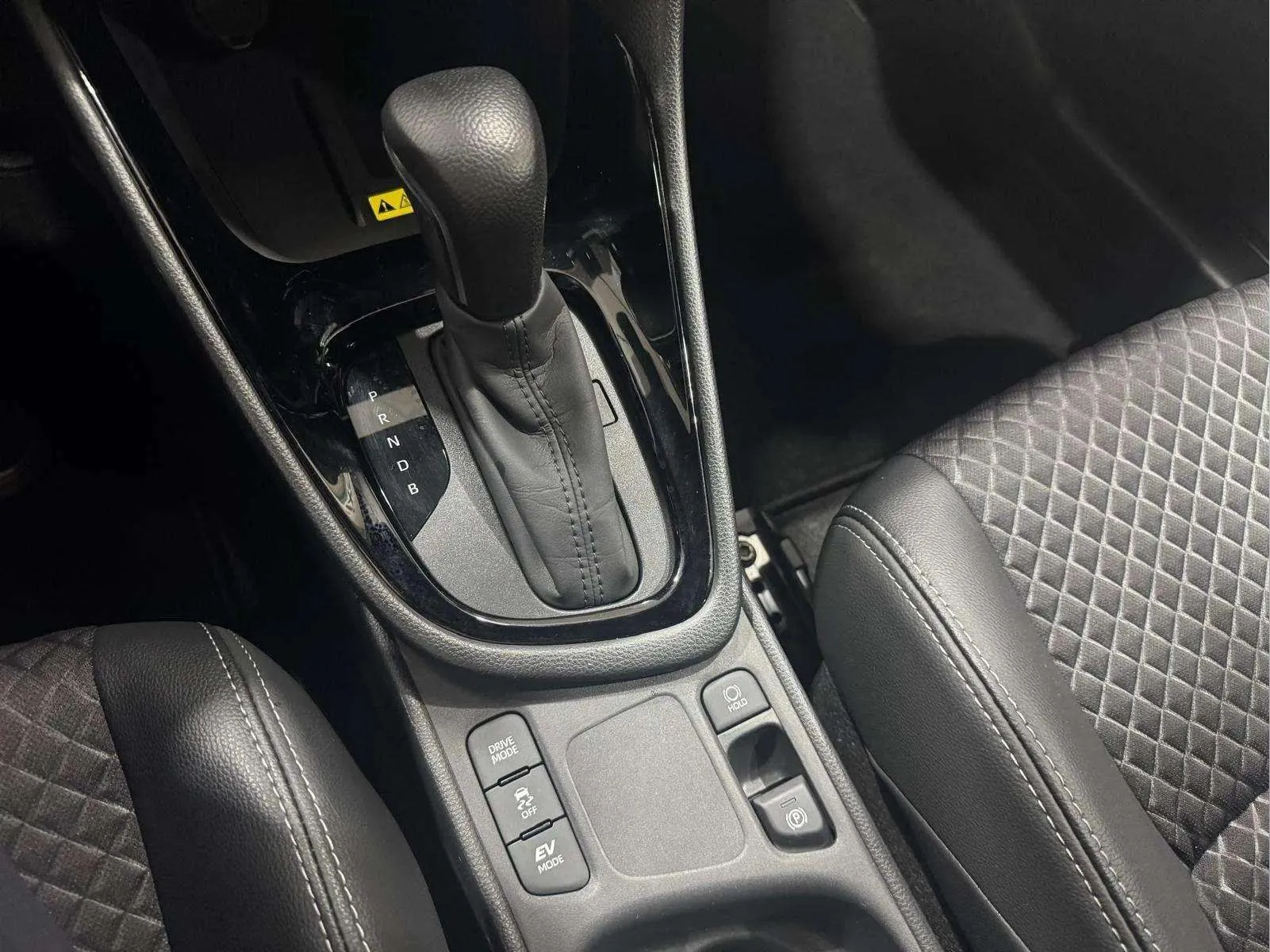 Toyota Yaris 1.5 120H Style - foto 15