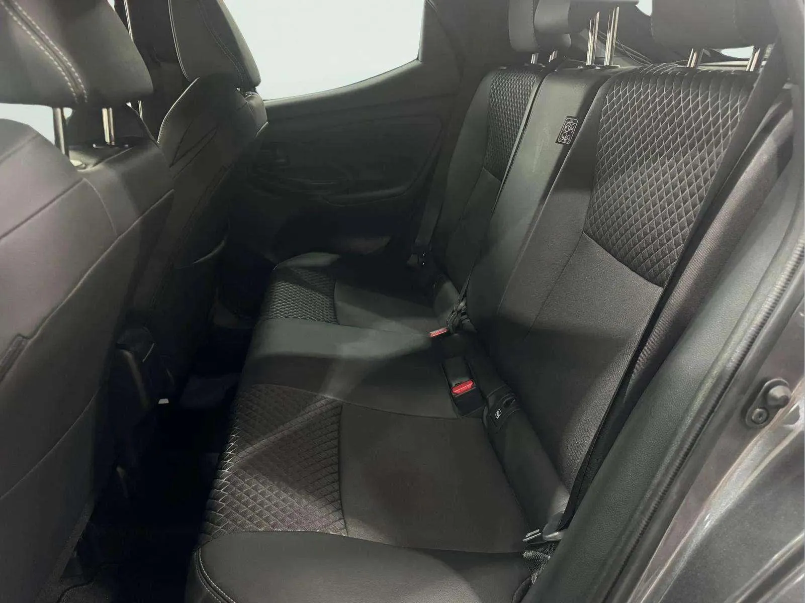Toyota Yaris 1.5 120H Style - foto 14