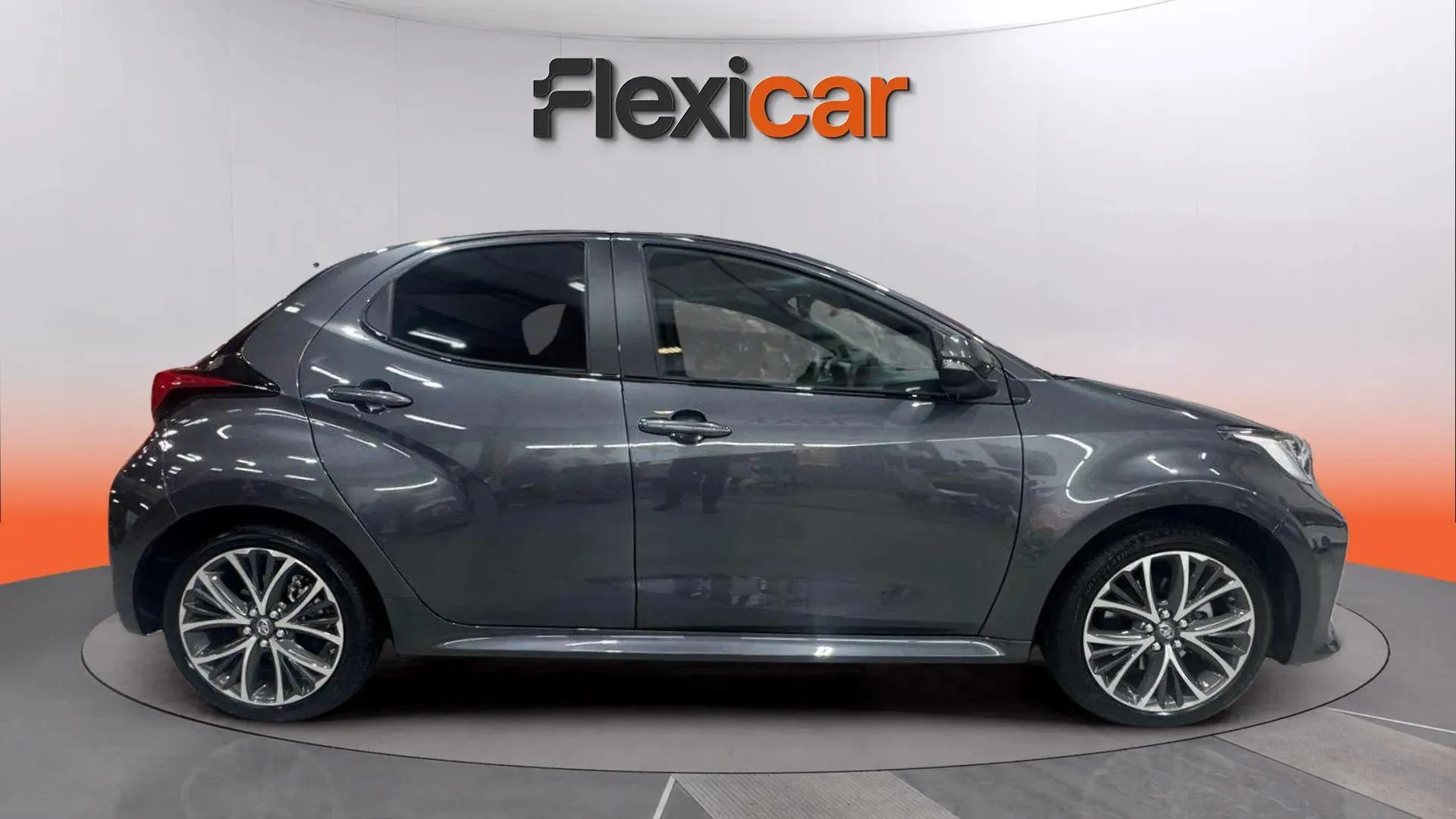 Toyota Yaris 1.5 120H Style - foto 8