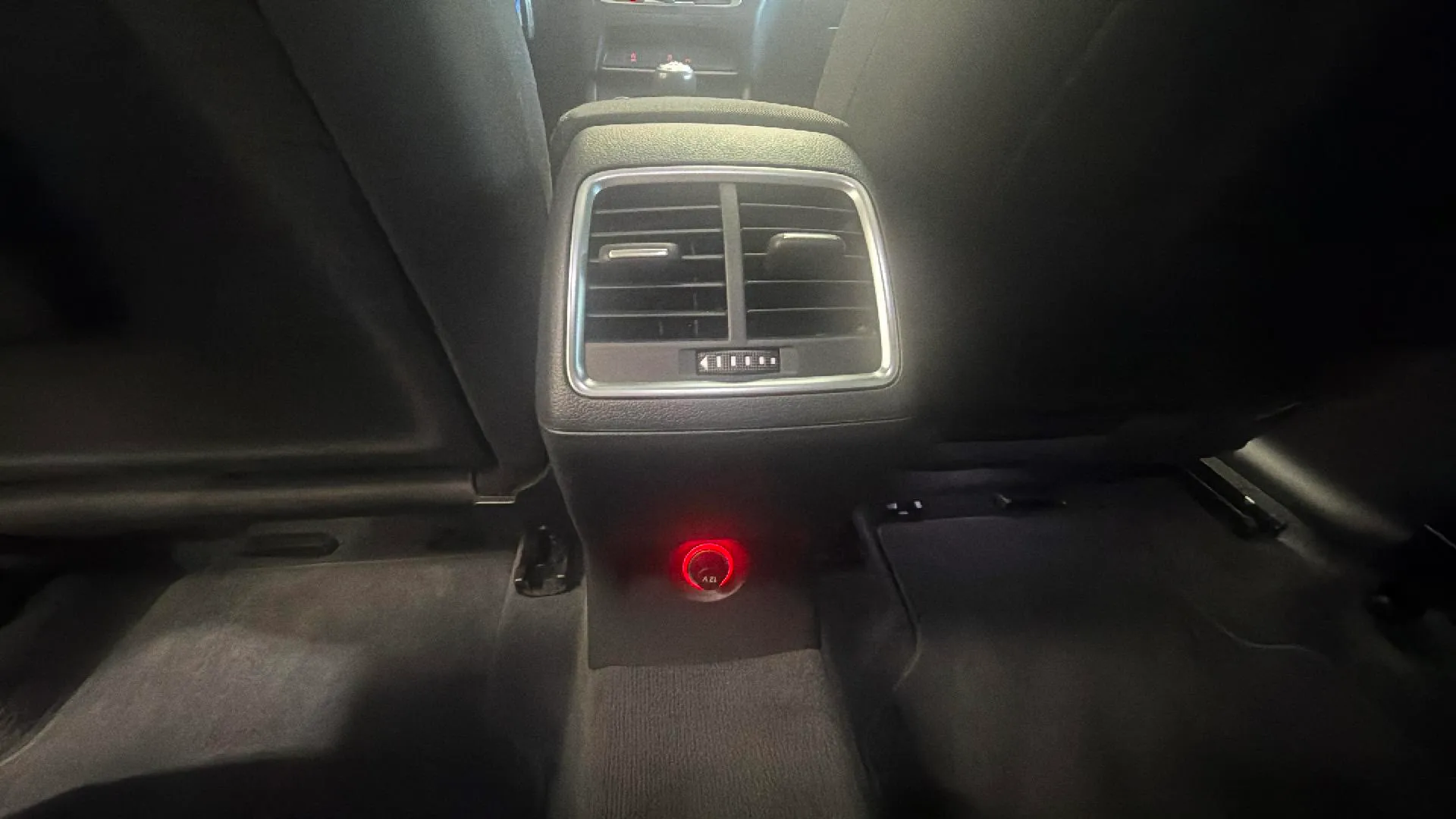 Audi Q3 2.0 TDI - foto 21