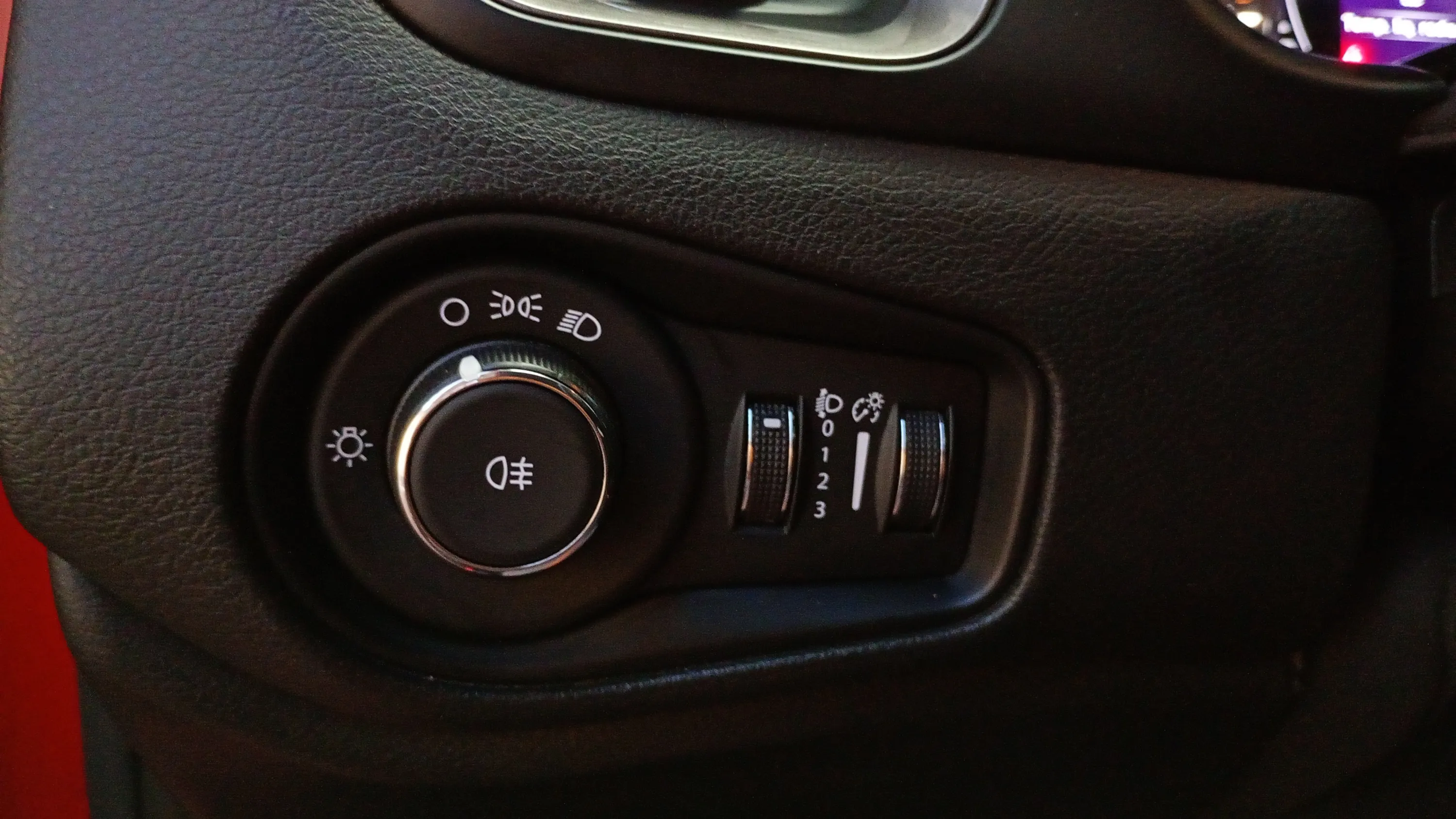 Jeep Renegade eHybrid 1.5 Longitude ATX - foto 16